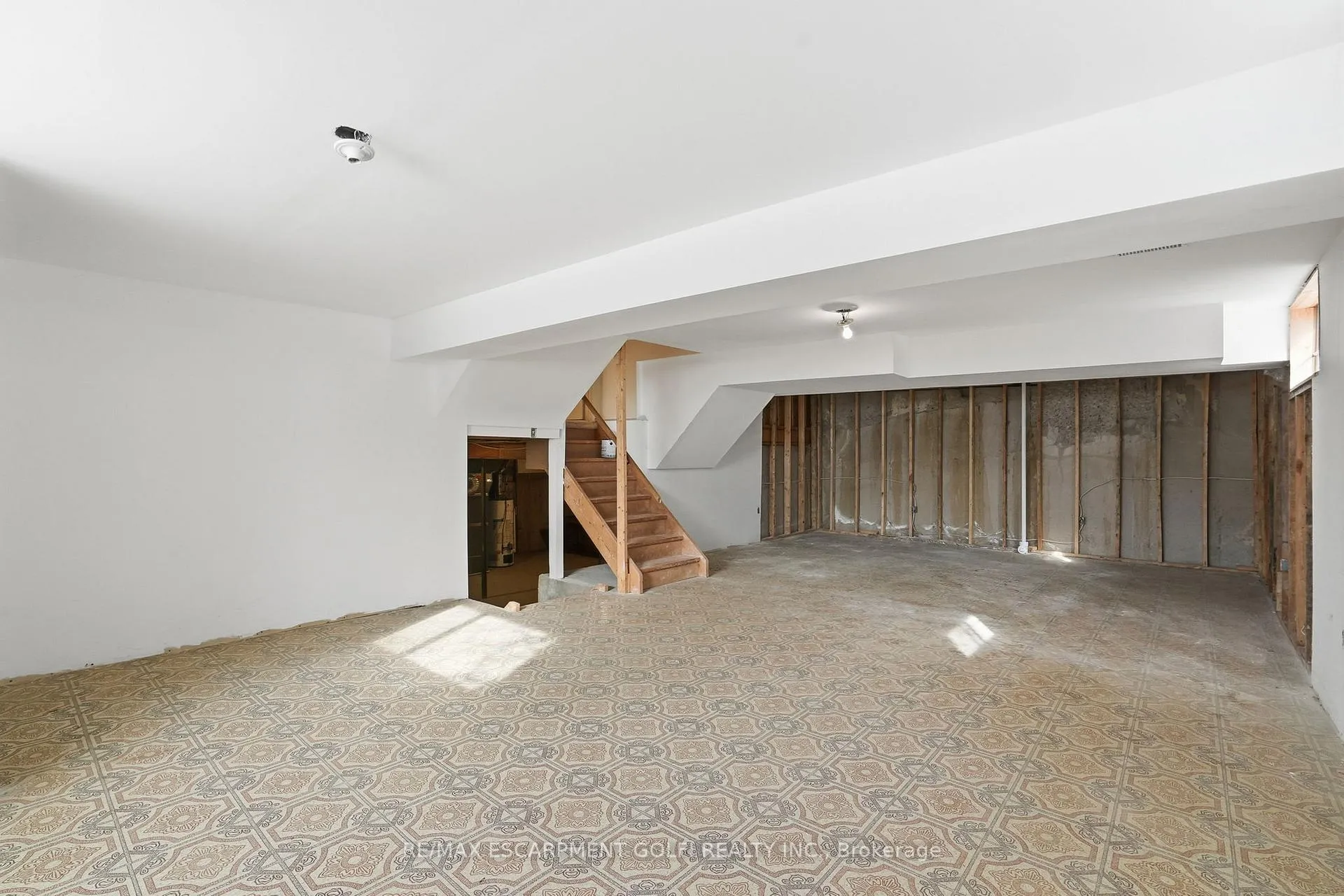 Photo 28 of 81 Highland Park Drive, Hamilton, Dundas — HOMEH