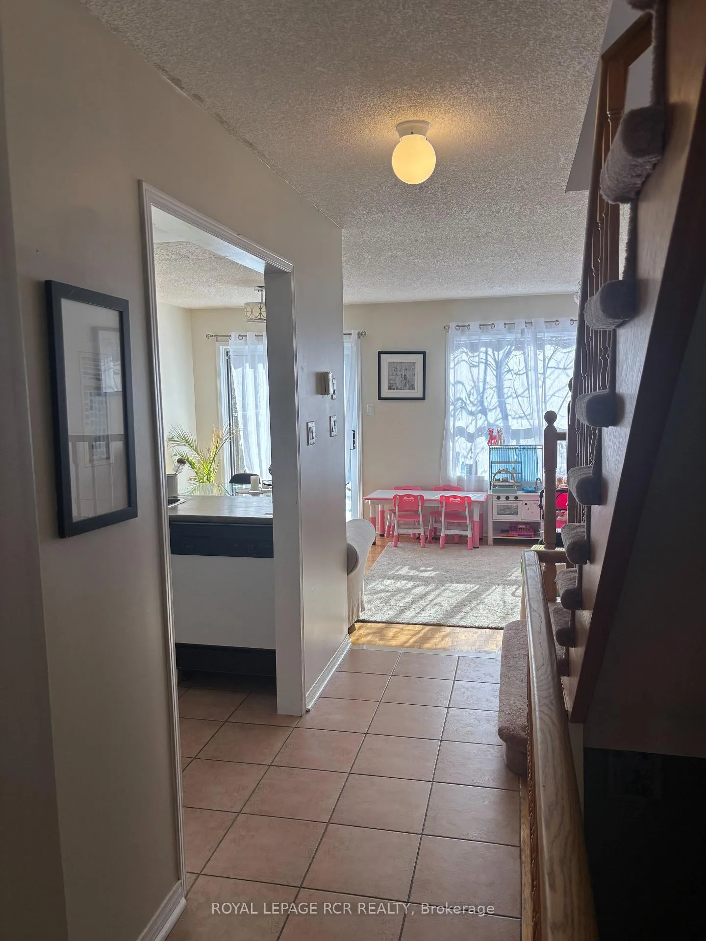 Photo 3 of 39 Tania Crescent, Vaughan, Maple — HOMEH