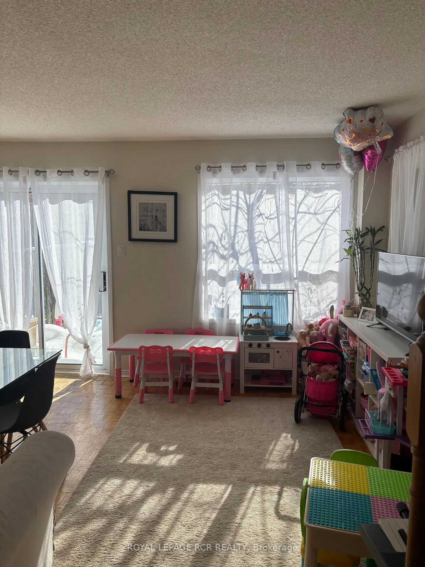 Photo 10 of 39 Tania Crescent, Vaughan, Maple — HOMEH