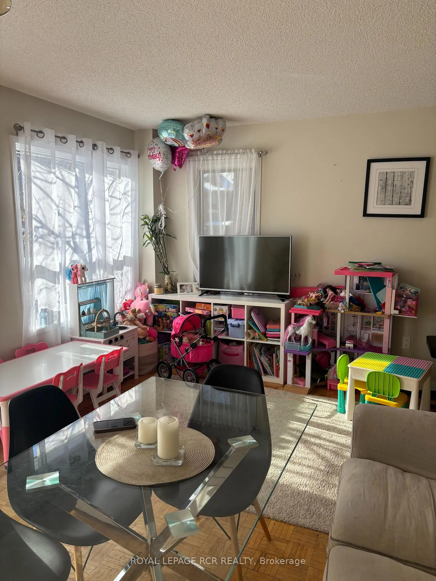 Photo 11 of 39 Tania Crescent, Vaughan, Maple — HOMEH