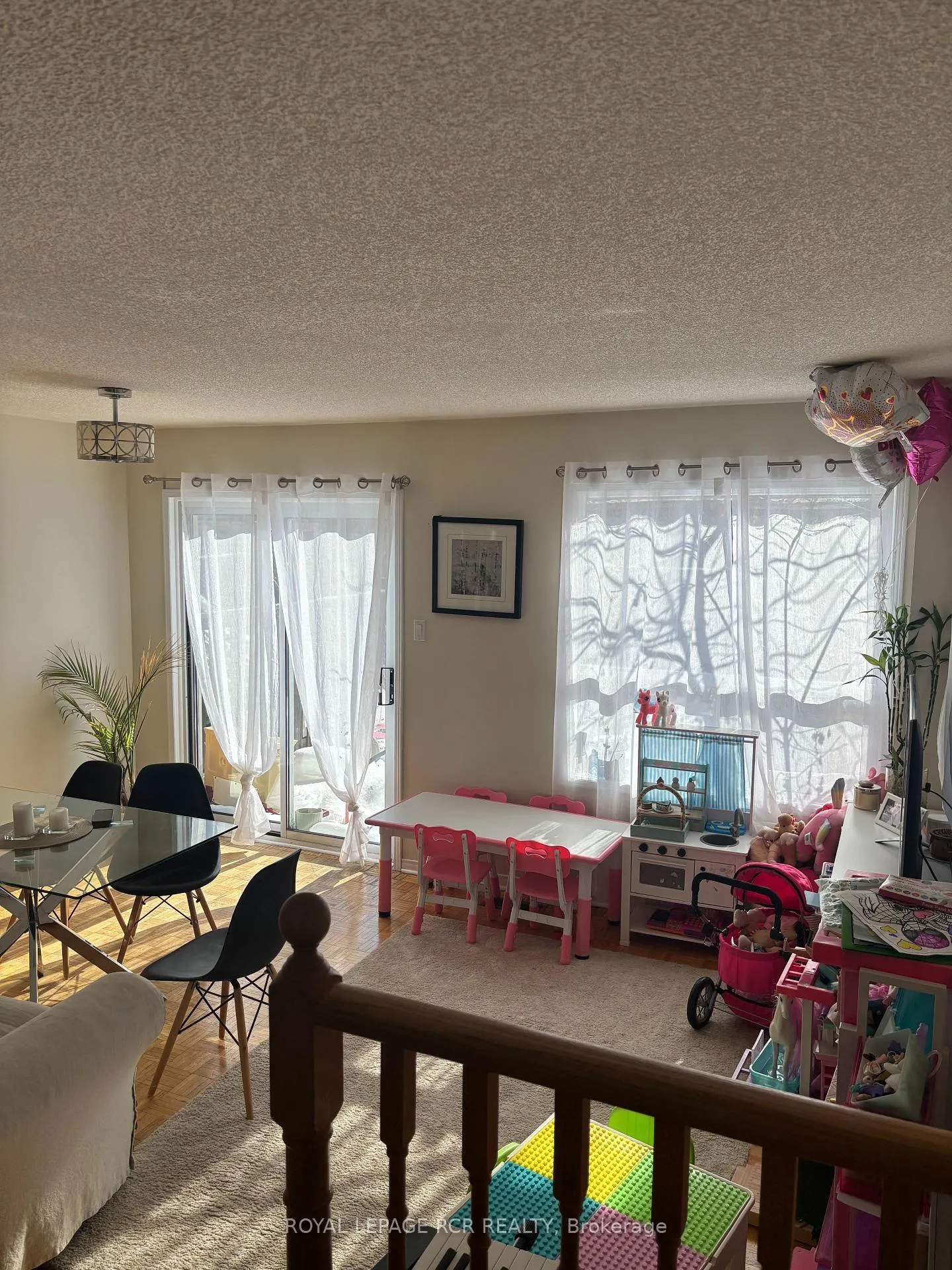 Photo 12 of 39 Tania Crescent, Vaughan, Maple — HOMEH