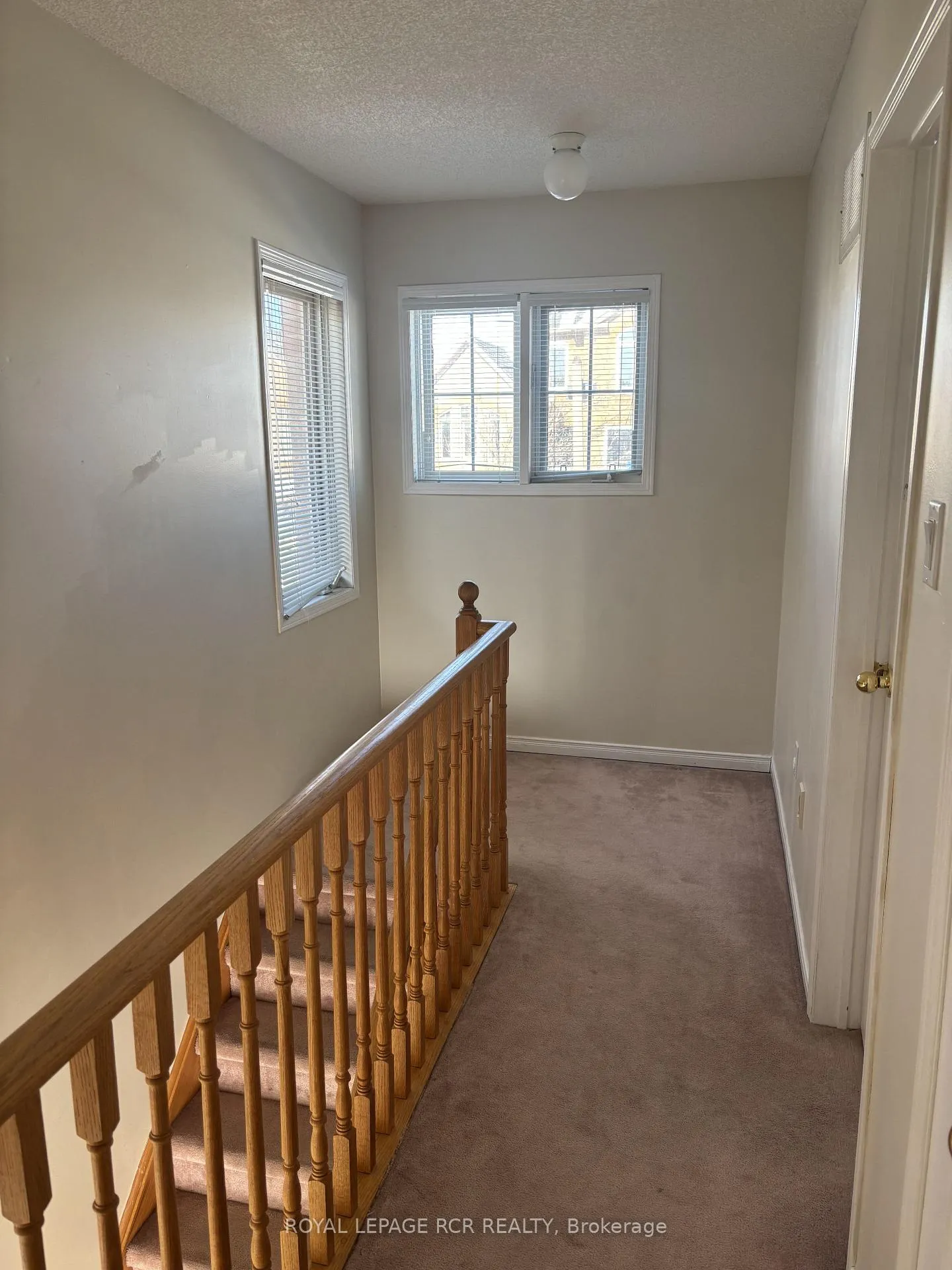 Photo 22 of 39 Tania Crescent, Vaughan, Maple — HOMEH