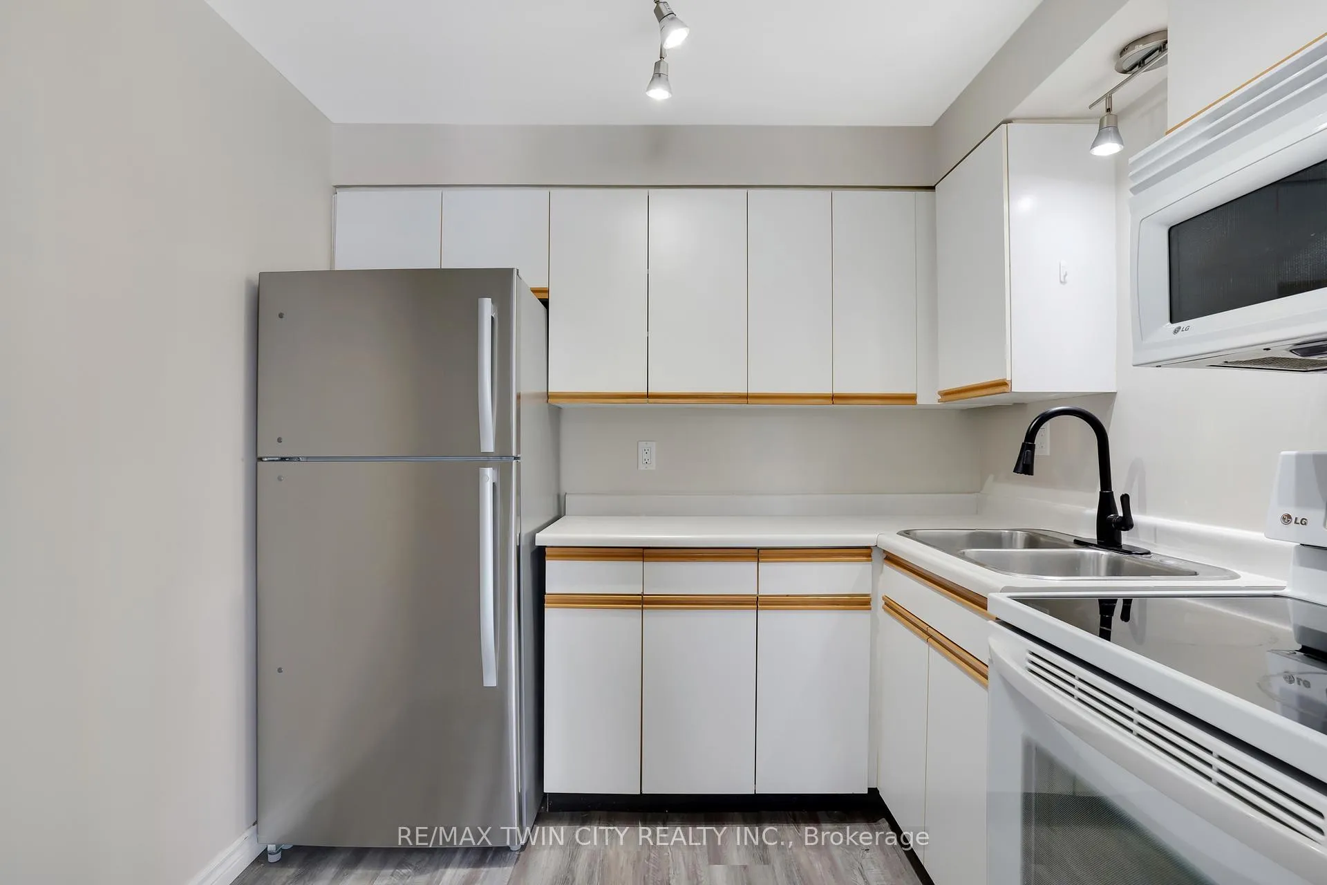 Photo 15 of Unit 208, 270 Eiwo Court, Waterloo — HOMEH