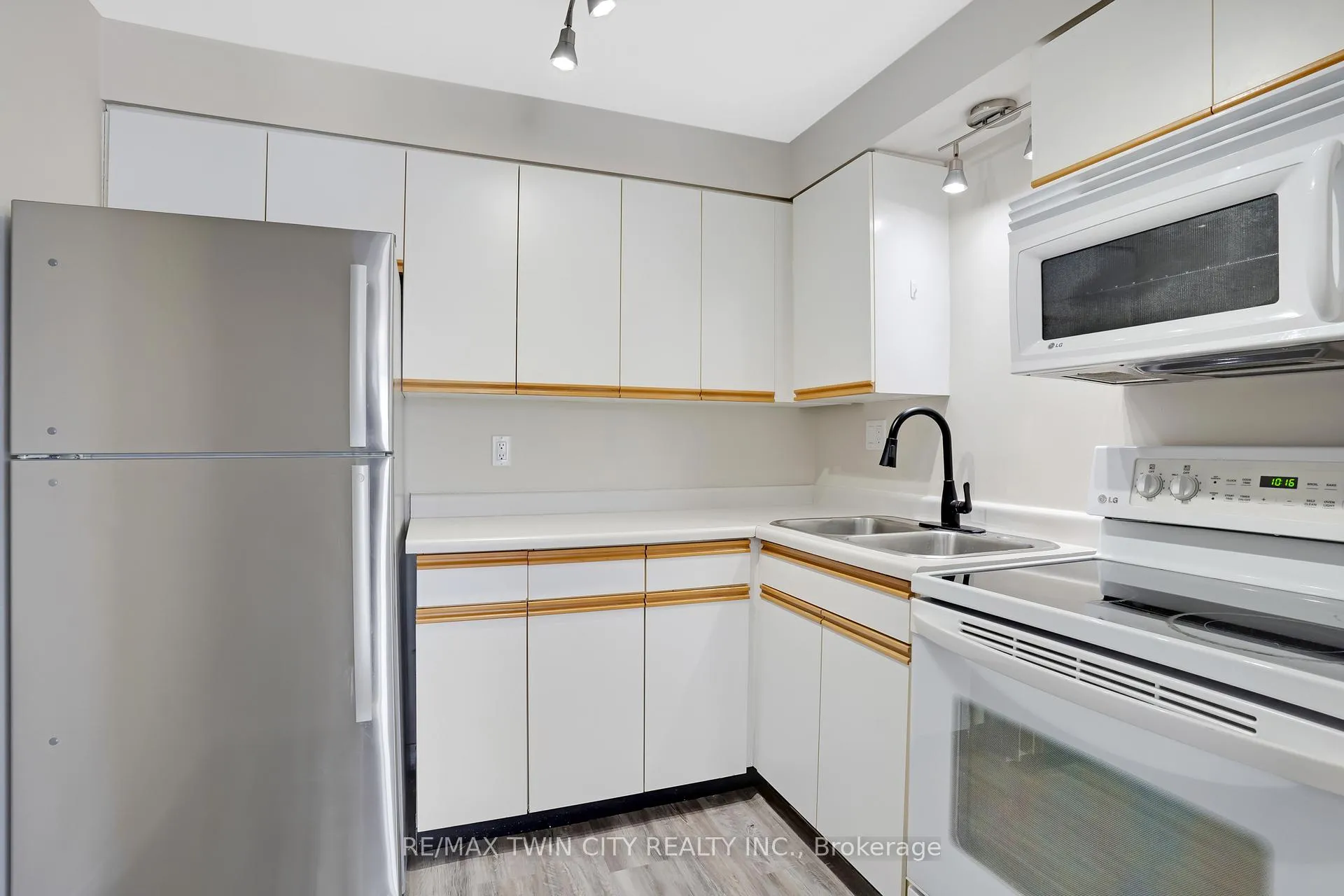 Photo 16 of Unit 208, 270 Eiwo Court, Waterloo — HOMEH
