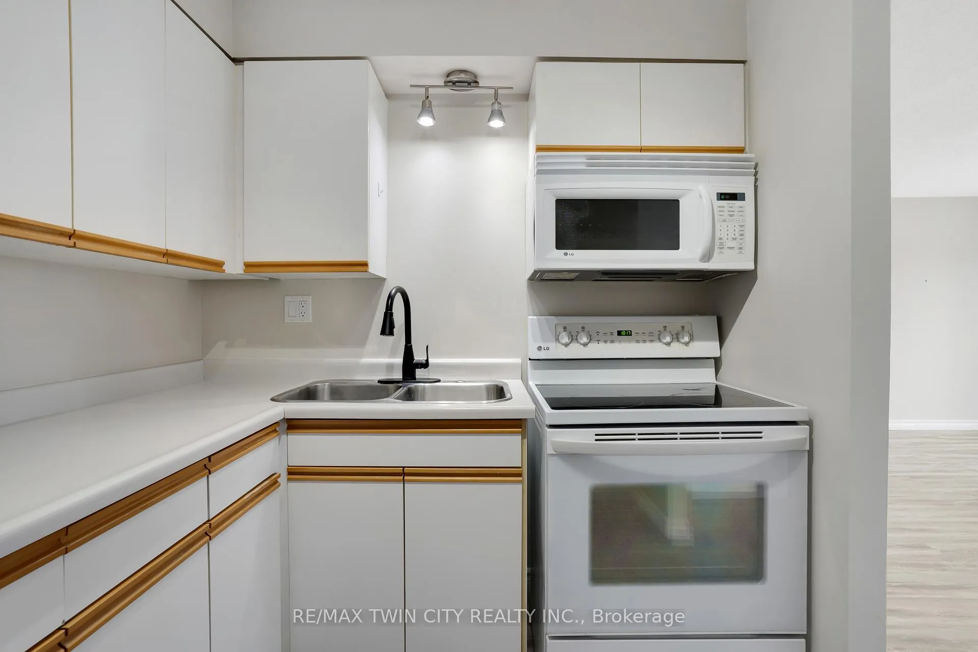 Photo 17 of Unit 208, 270 Eiwo Court, Waterloo — HOMEH