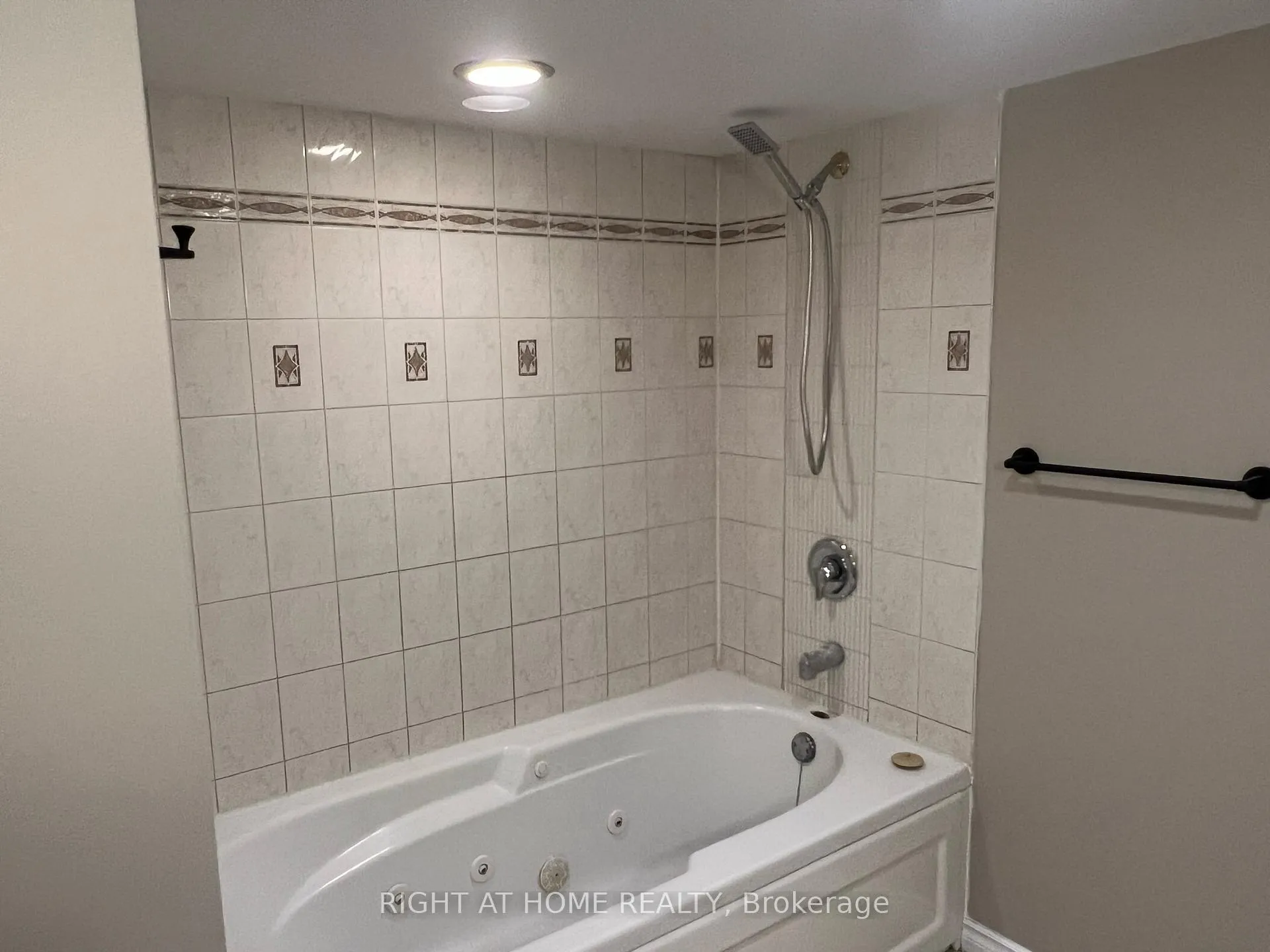 Photo 4 of Unit Lower, 46 Lougheed Road, Barrie, Holly — HOMEH