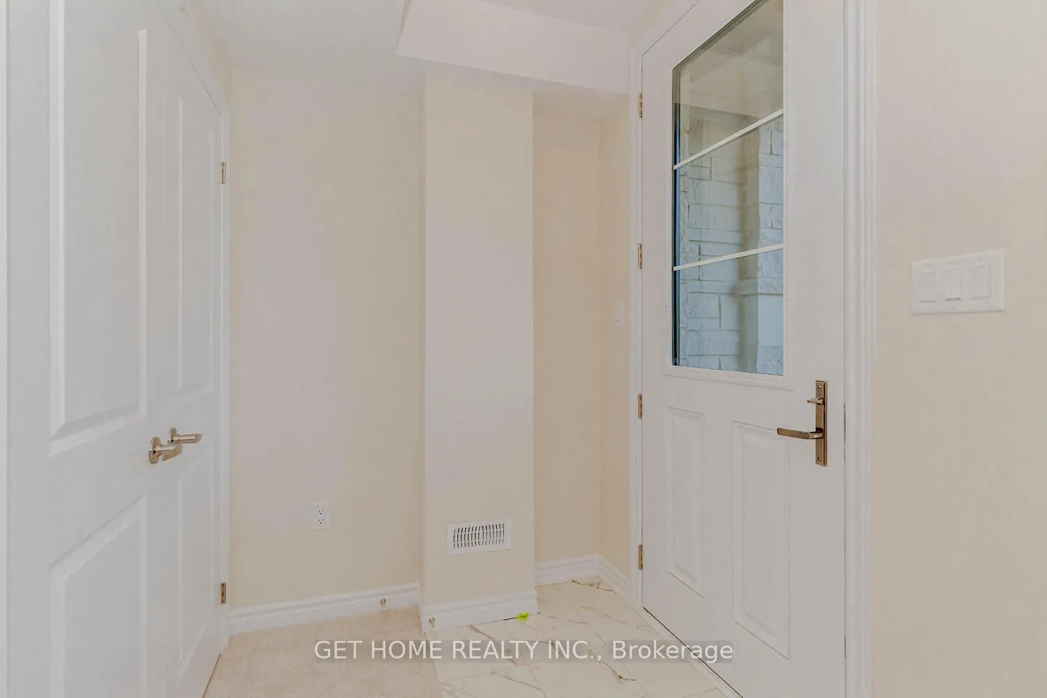 Photo 11 of 1453 National Common, Burlington, Tyandaga — HOMEH