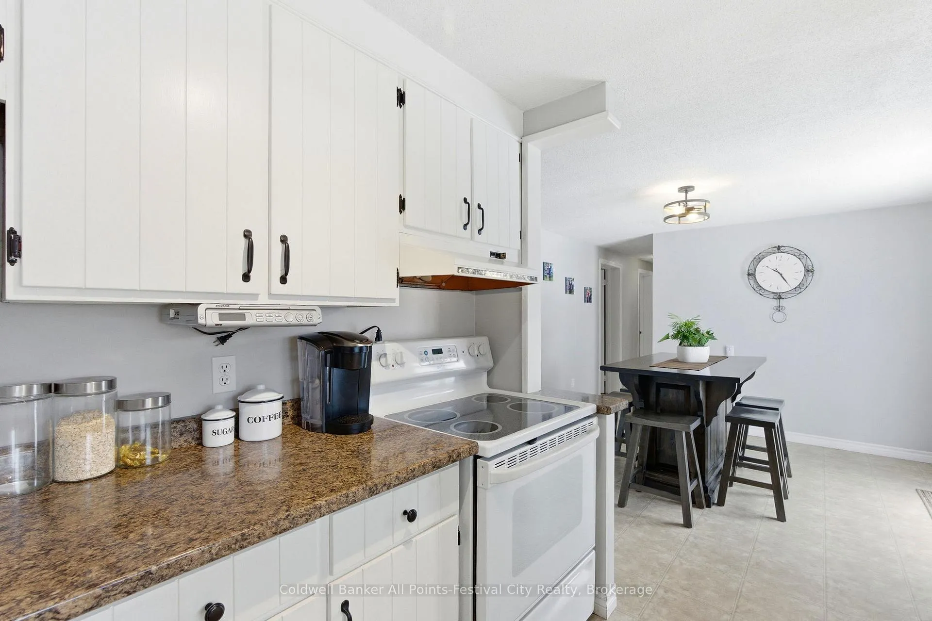 Photo 16 of 72 Lorne Avenue, Bluewater, Hensall — HOMEH