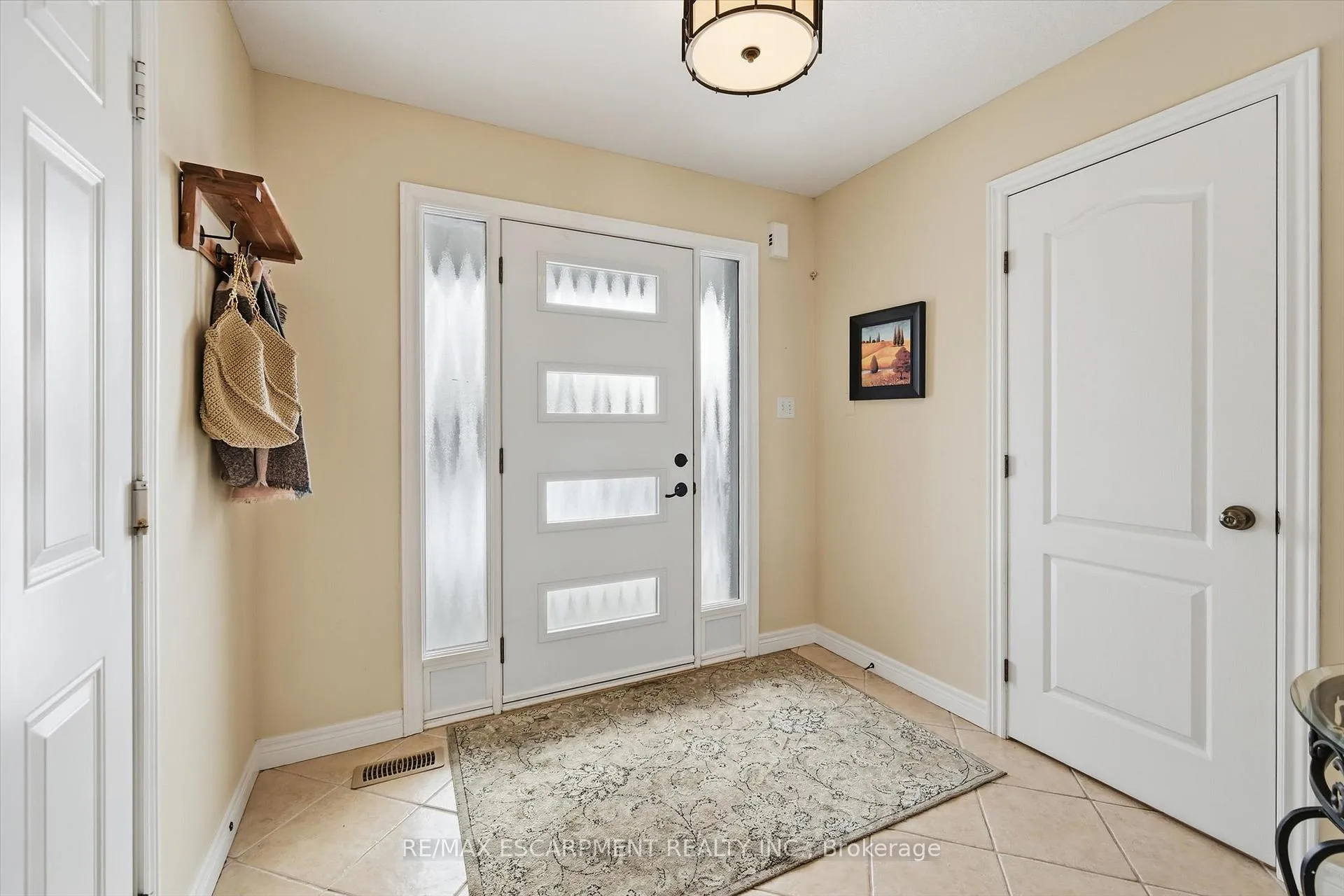 Photo 2 of 41 Tanglewood Drive, Hamilton, Binbrook — HOMEH