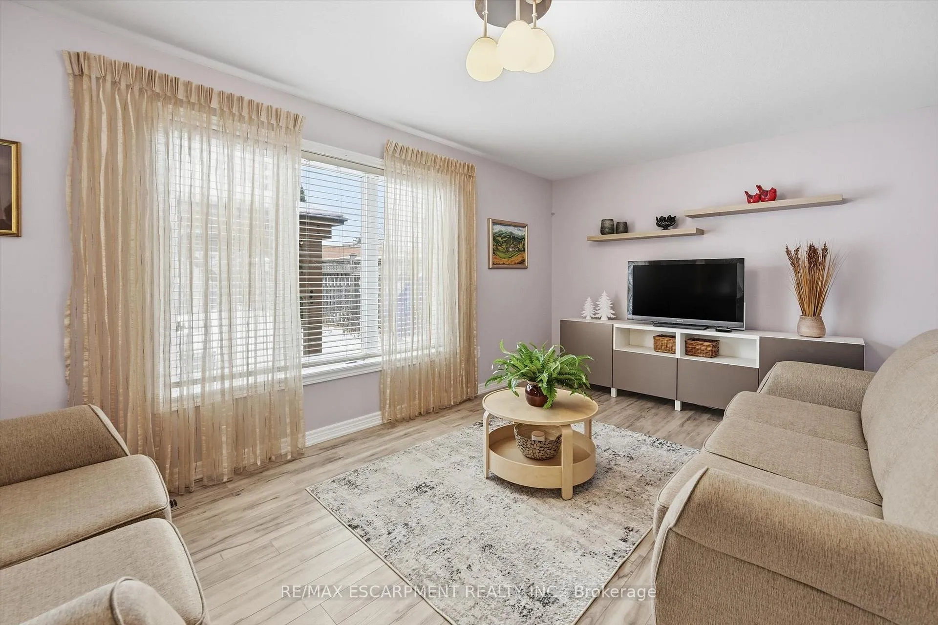 Photo 4 of 41 Tanglewood Drive, Hamilton, Binbrook — HOMEH