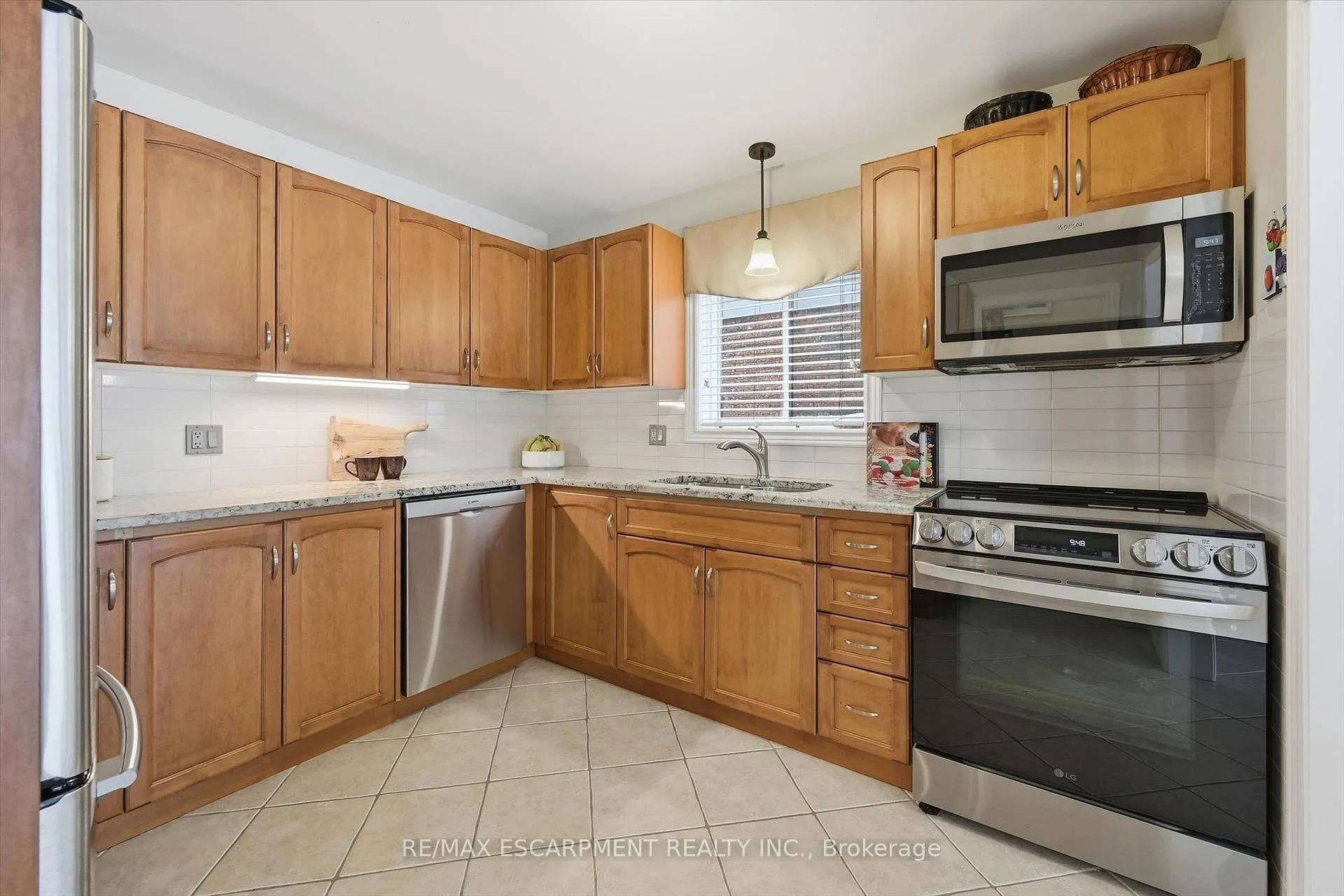 Photo 10 of 41 Tanglewood Drive, Hamilton, Binbrook — HOMEH