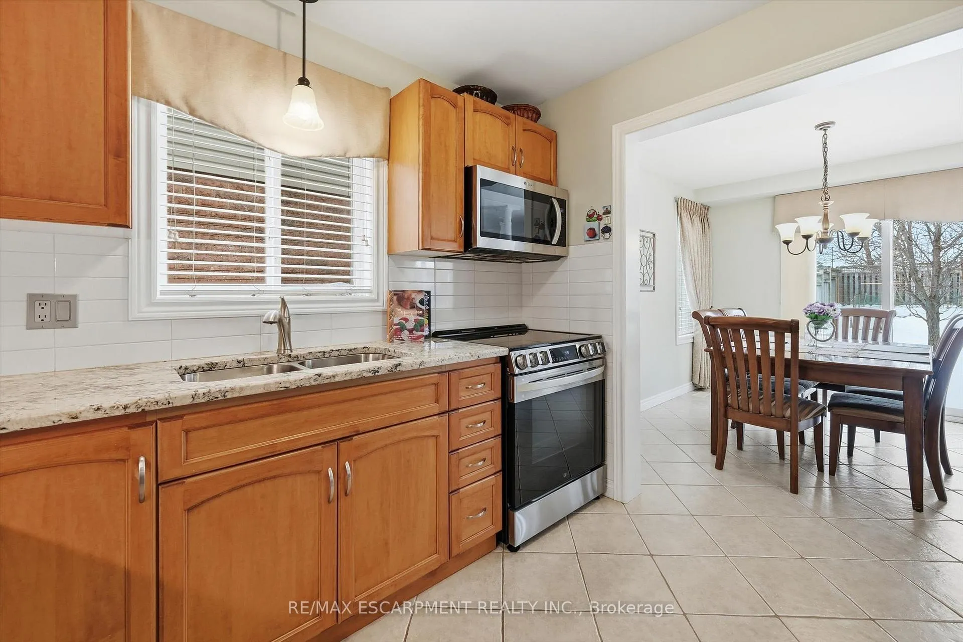 Photo 13 of 41 Tanglewood Drive, Hamilton, Binbrook — HOMEH
