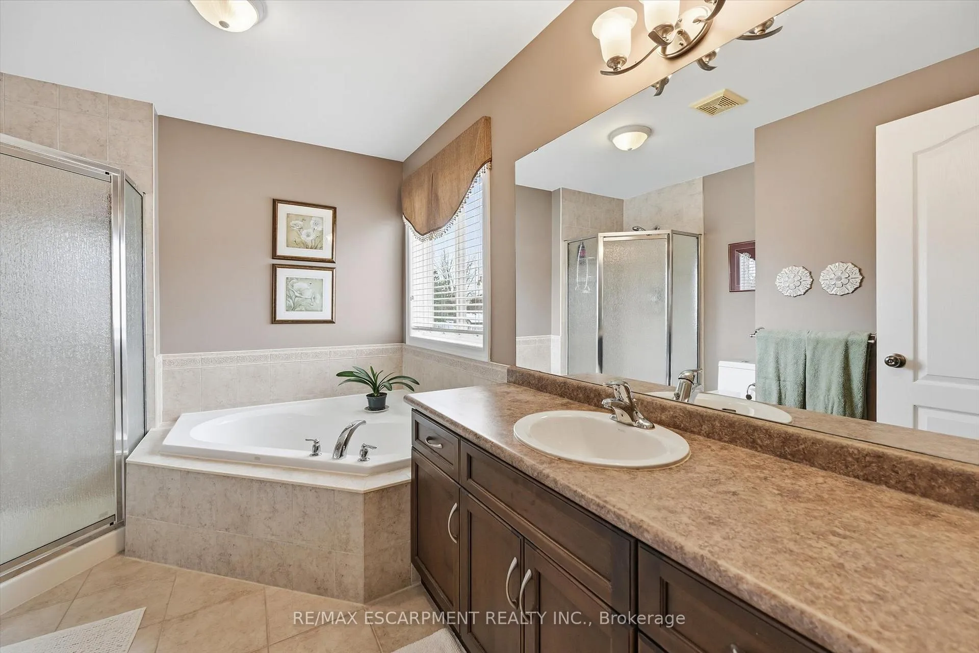 Photo 20 of 41 Tanglewood Drive, Hamilton, Binbrook — HOMEH