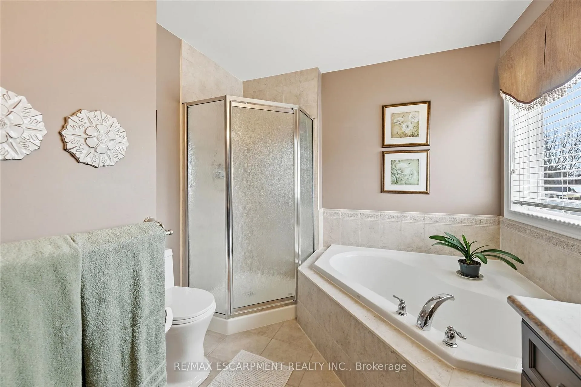 Photo 21 of 41 Tanglewood Drive, Hamilton, Binbrook — HOMEH