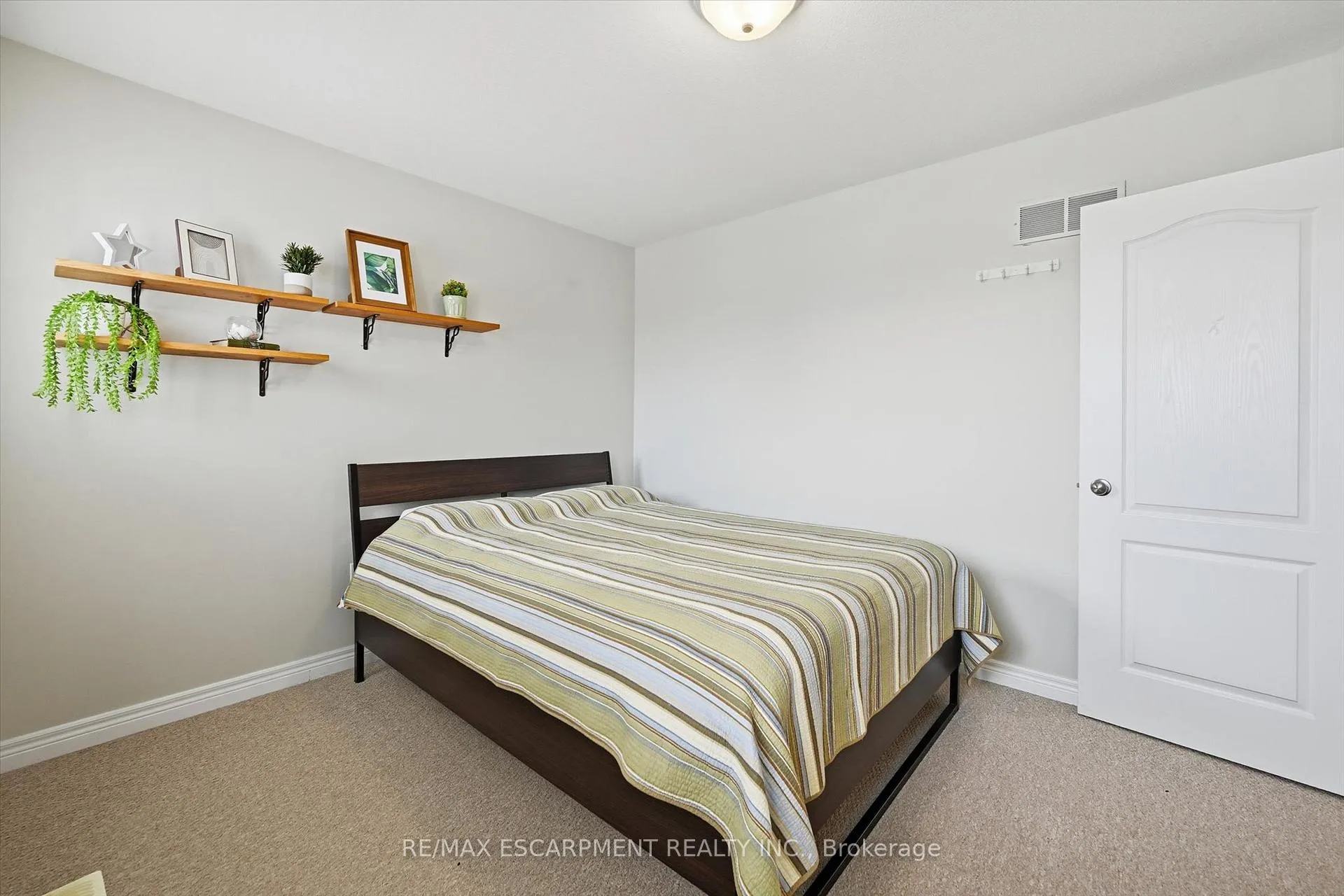 Photo 25 of 41 Tanglewood Drive, Hamilton, Binbrook — HOMEH