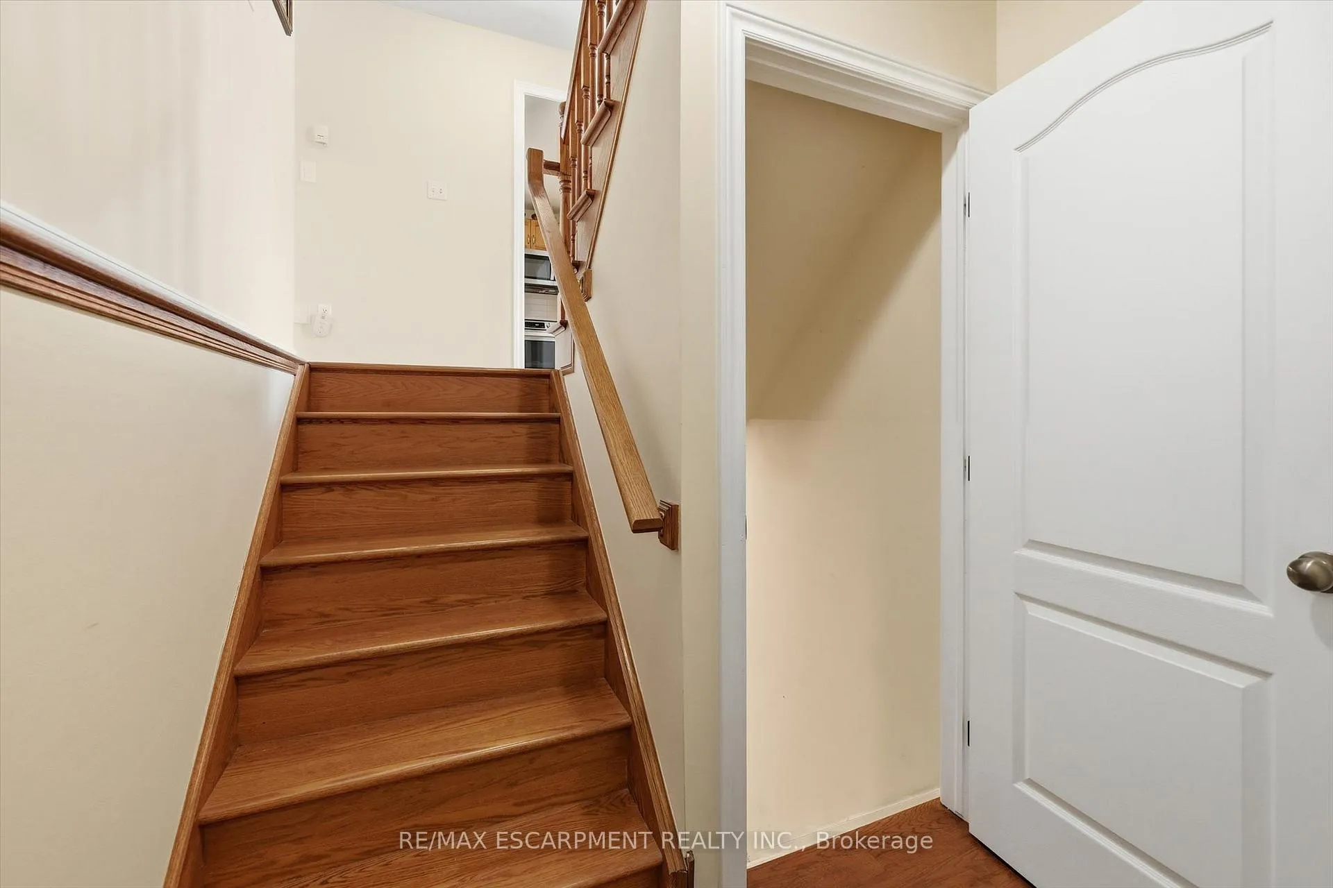 Photo 30 of 41 Tanglewood Drive, Hamilton, Binbrook — HOMEH