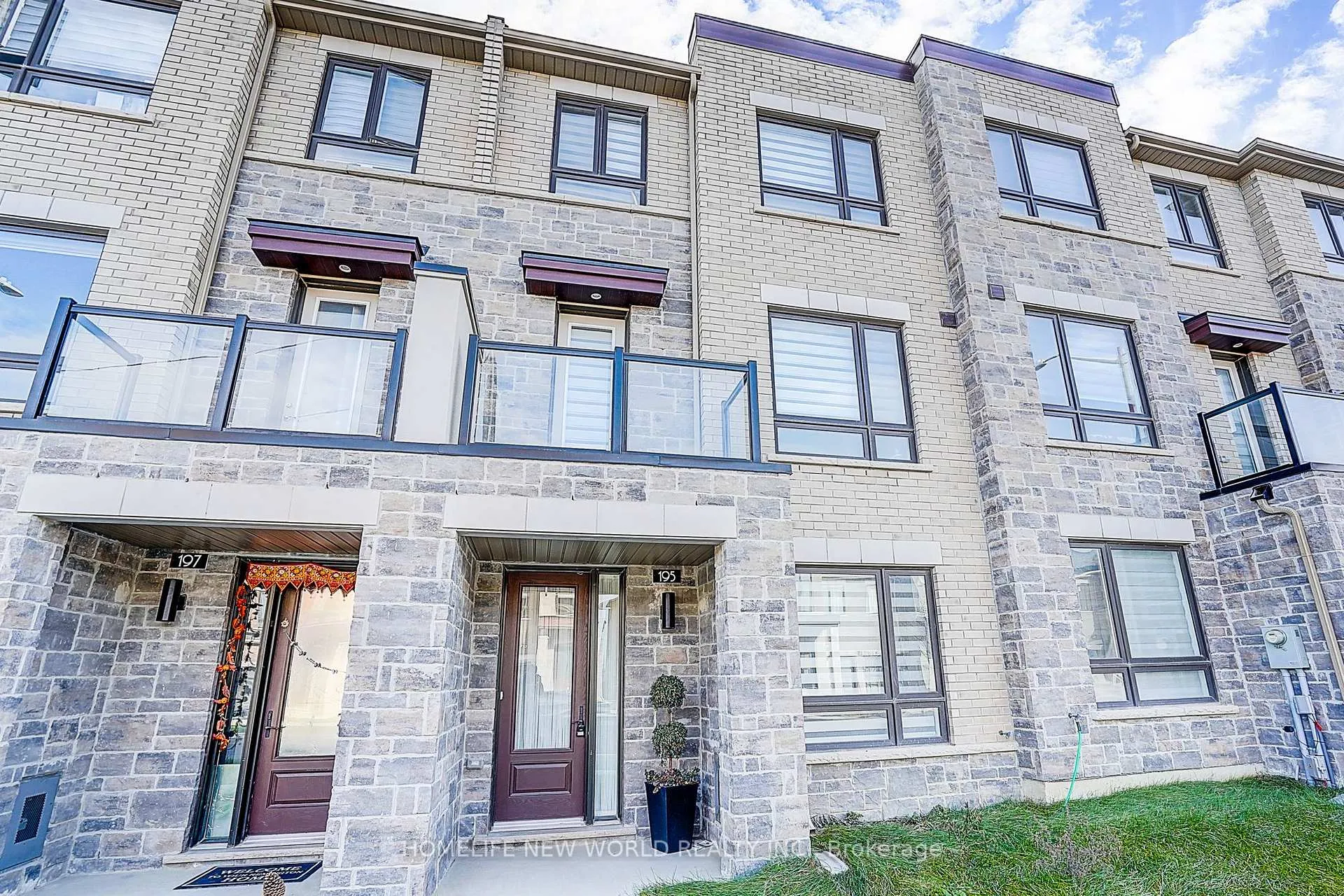 Photo 1 of 195 Mumbai Drive, Markham, Middlefield — HOMEH