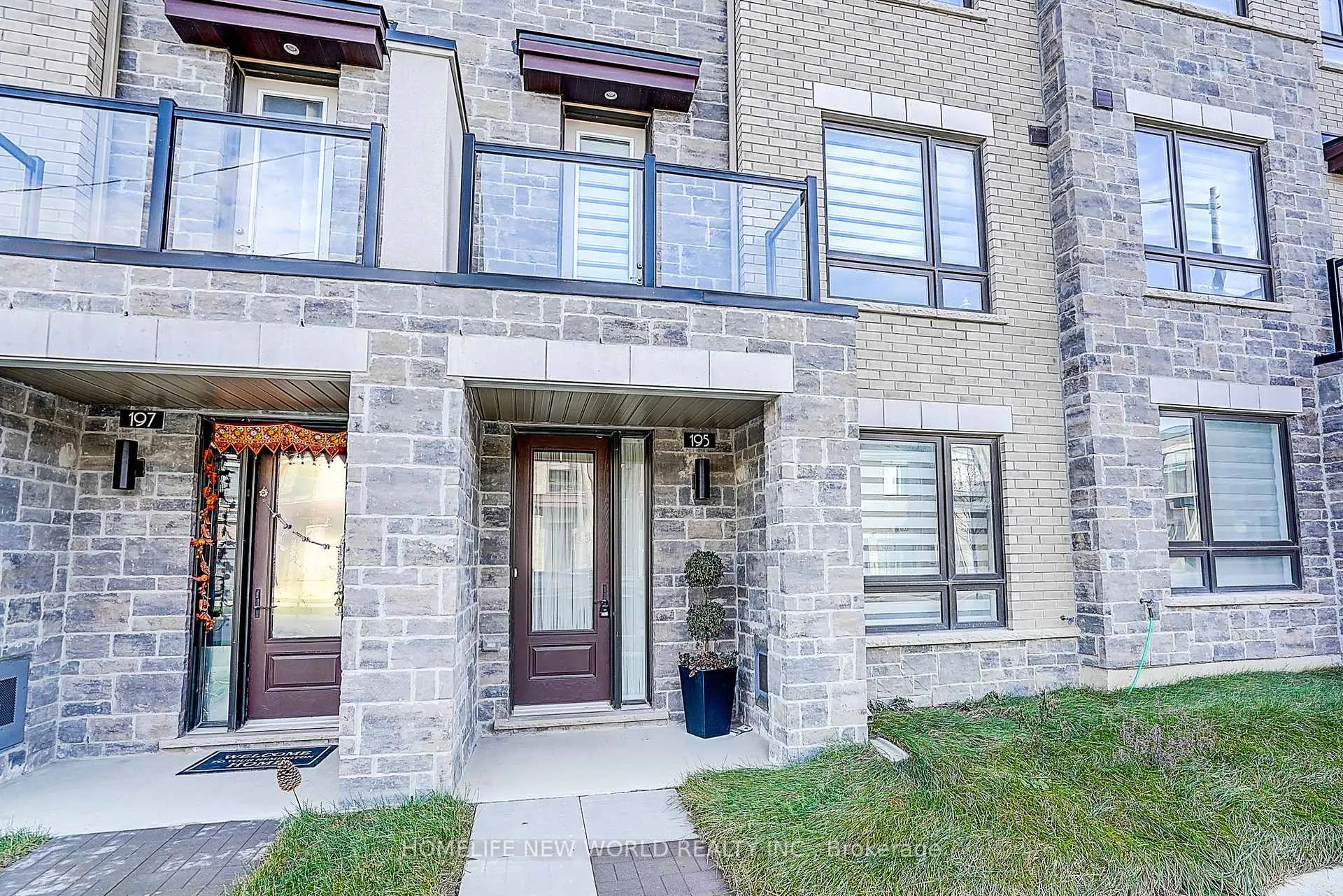 Photo 3 of 195 Mumbai Drive, Markham, Middlefield — HOMEH
