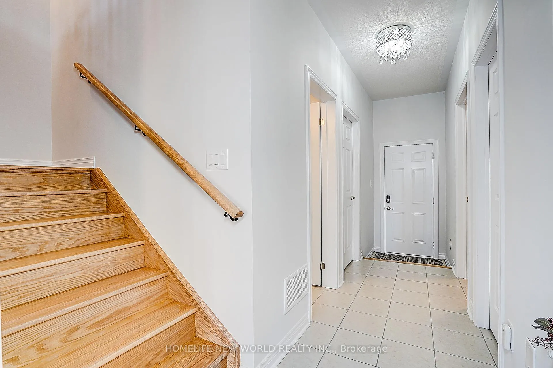 Photo 9 of 195 Mumbai Drive, Markham, Middlefield — HOMEH