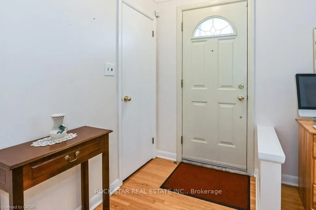 Photo 4 of 158 Fennell Avenue E, Hamilton, Balfour — HOMEH