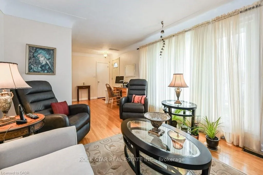 Photo 11 of 158 Fennell Avenue E, Hamilton, Balfour — HOMEH