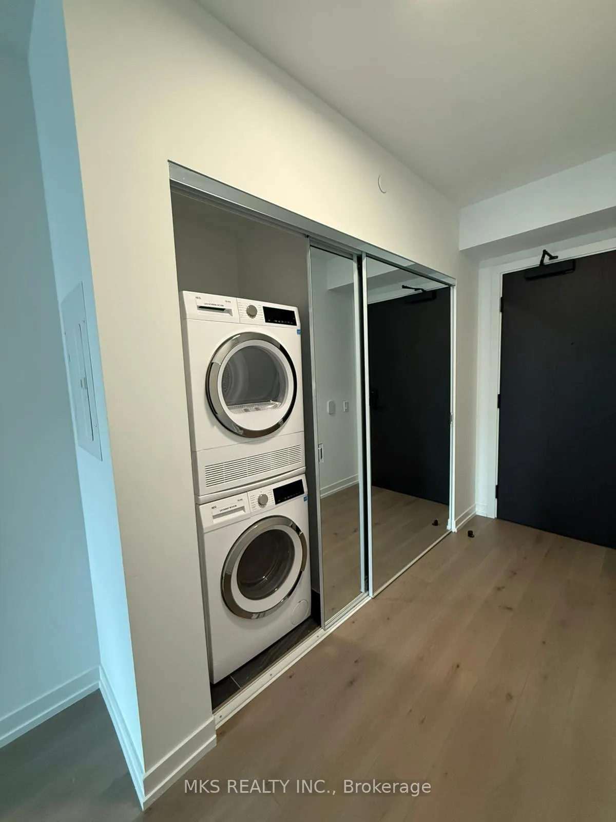 Photo 4 of Unit 503, 771 Yonge Street, Toronto, The Annex — HOMEH