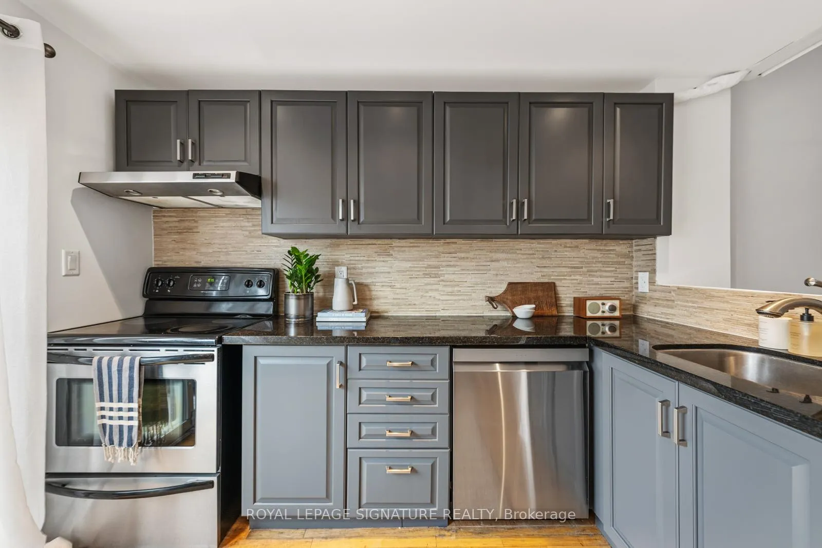 Photo 5 of Unit 9, 1666 Queen Street E, Toronto, The Beaches — HOMEH