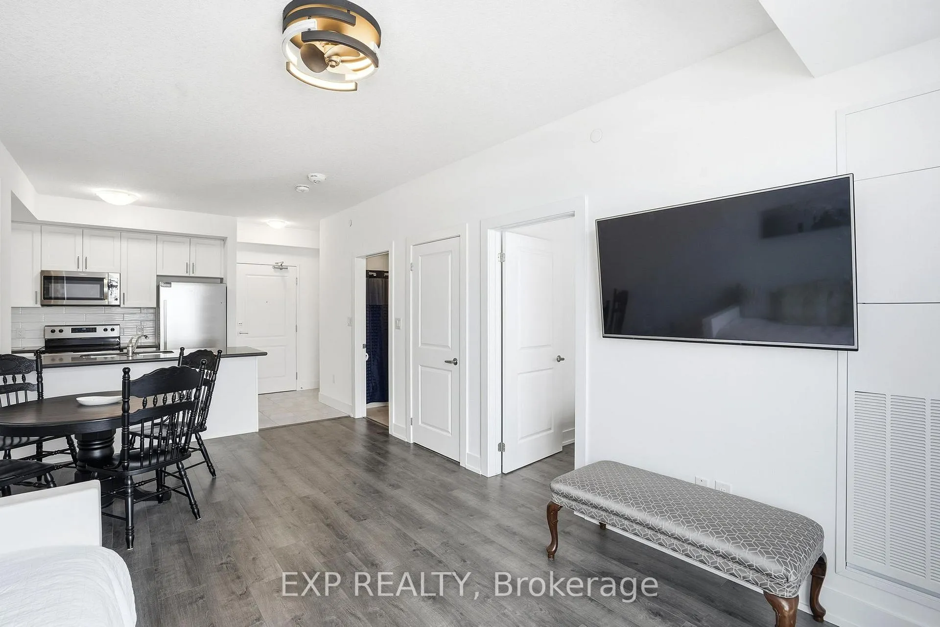Photo 6 of Unit 803, 460 Dundas Street E, Hamilton, Waterdown — HOMEH