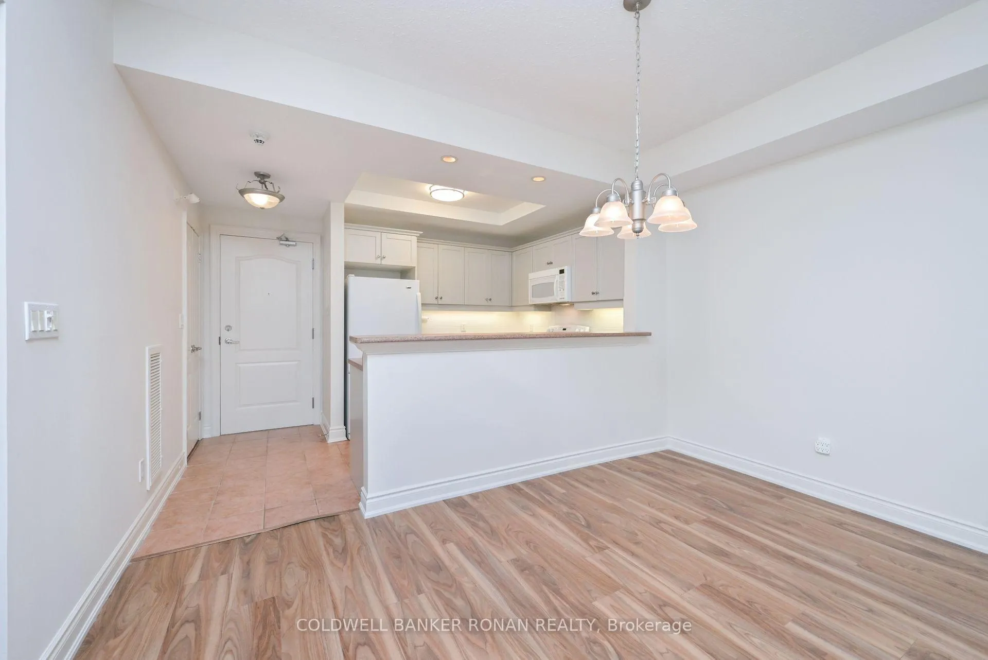Photo 4 of Unit 202, 78 Sunset Boulevard, New Tecumseth, Rural New Tecumseth — HOMEH