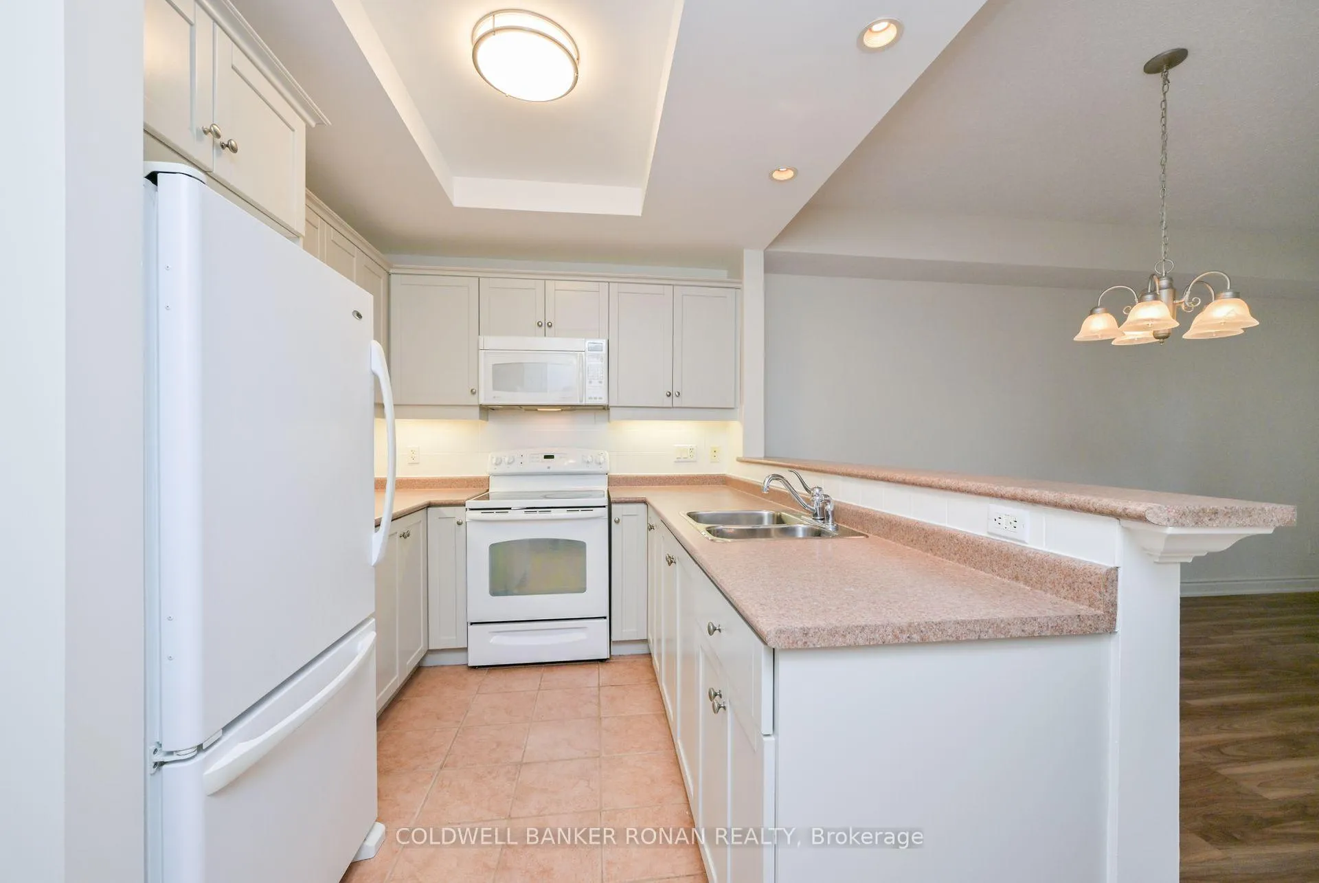Photo 6 of Unit 202, 78 Sunset Boulevard, New Tecumseth, Rural New Tecumseth — HOMEH
