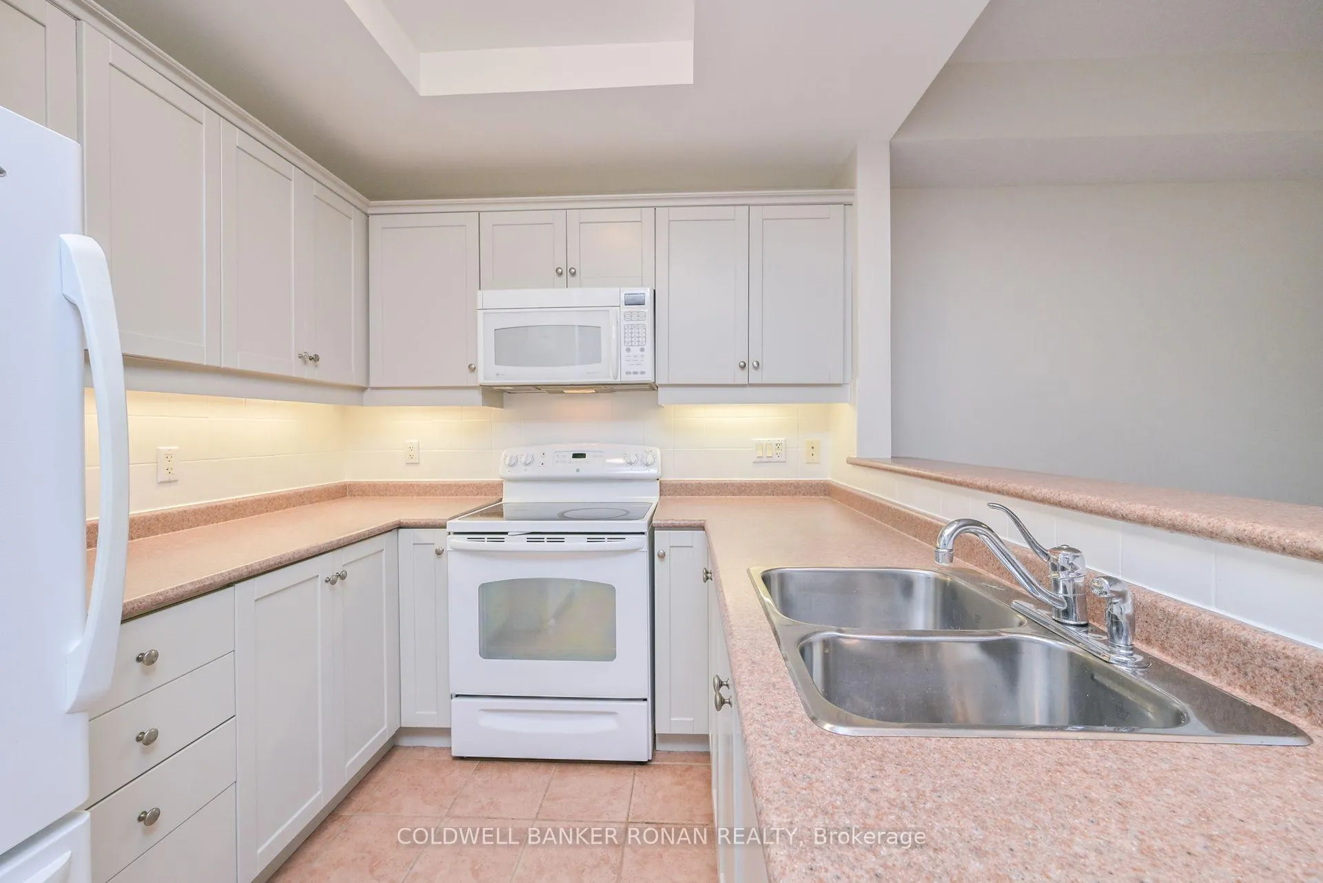 Photo 7 of Unit 202, 78 Sunset Boulevard, New Tecumseth, Rural New Tecumseth — HOMEH
