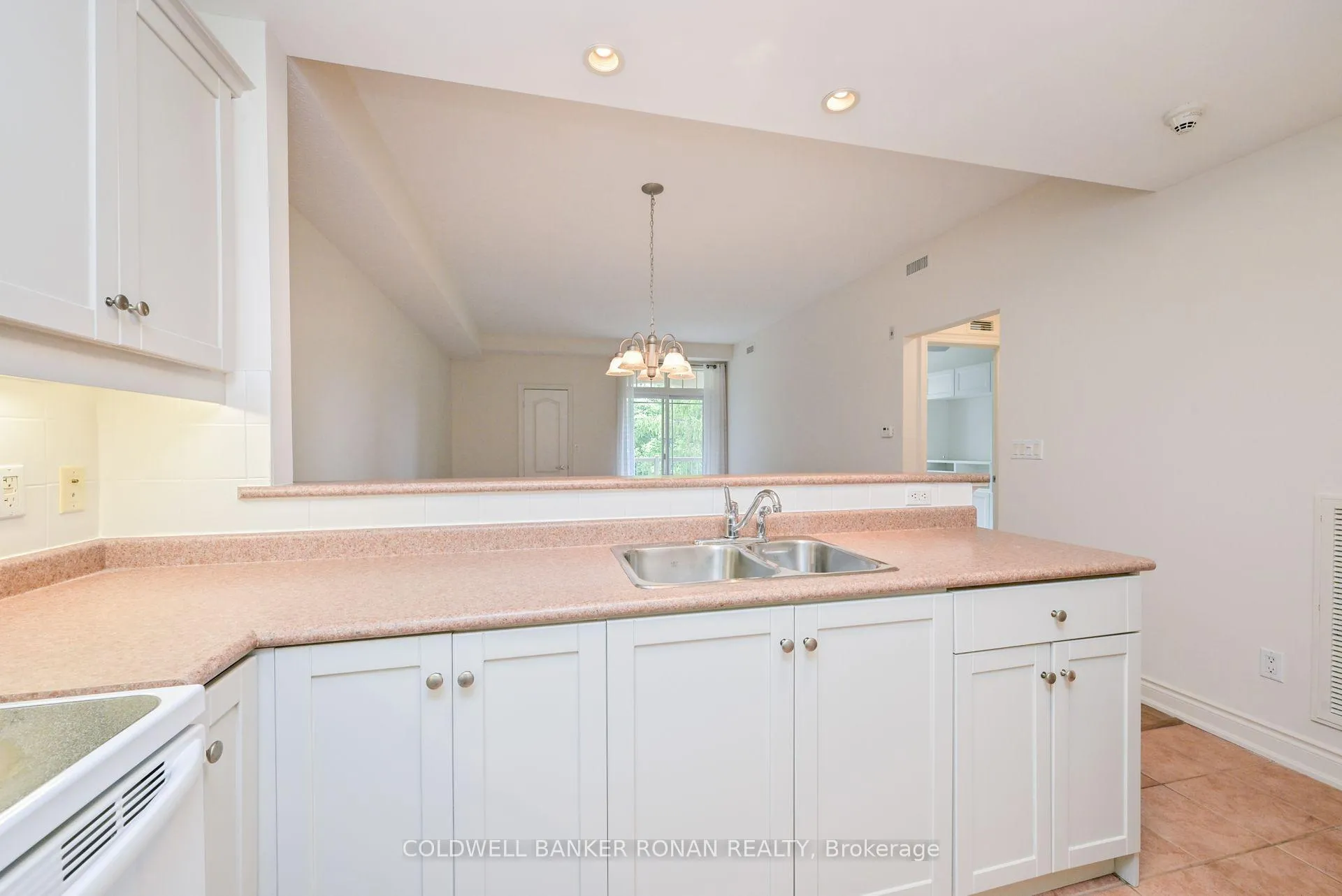 Photo 8 of Unit 202, 78 Sunset Boulevard, New Tecumseth, Rural New Tecumseth — HOMEH