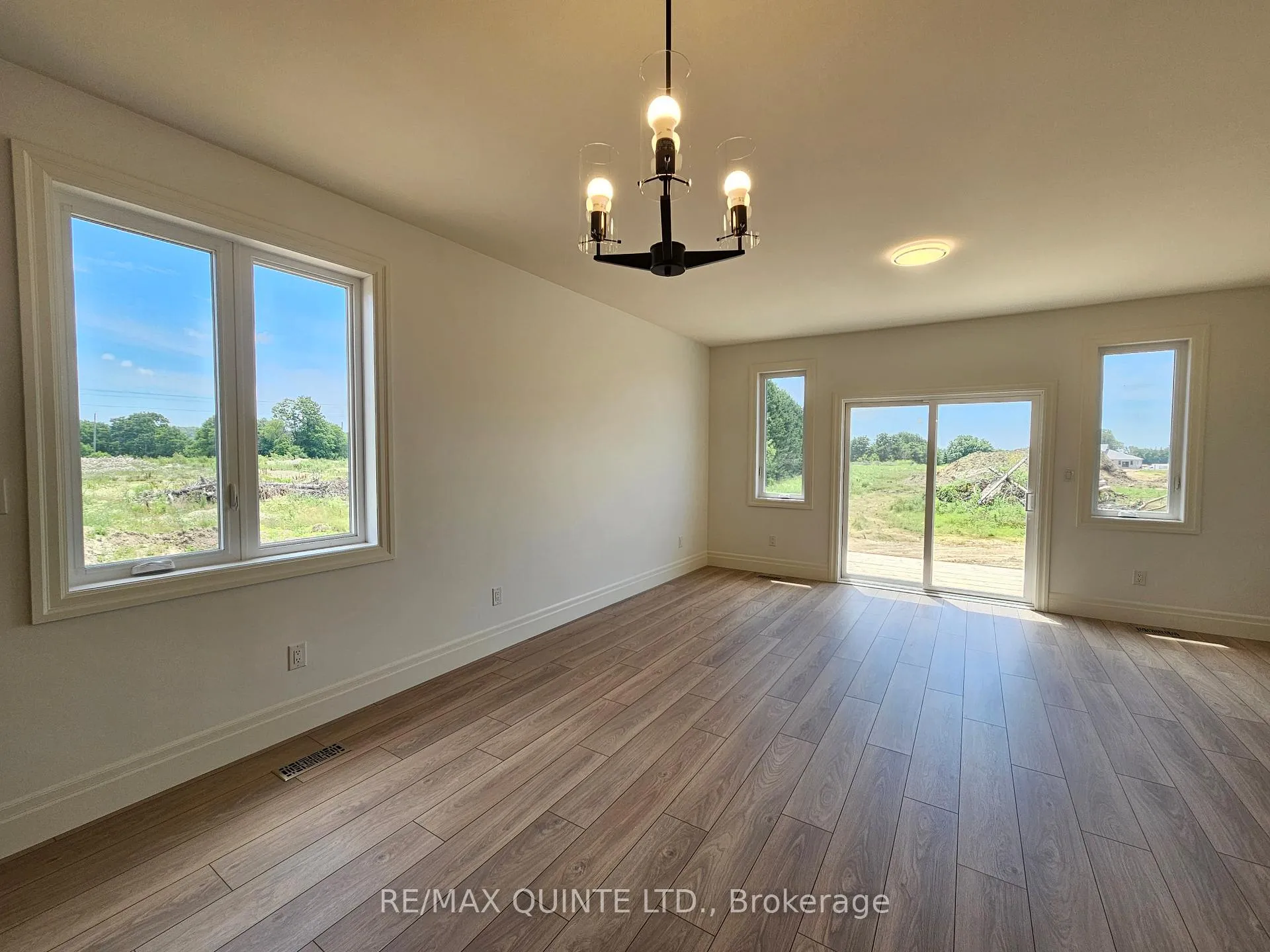 Photo 12 of 197 Beasley Crescent, Prince Edward County, Hallowell Ward — HOMEH