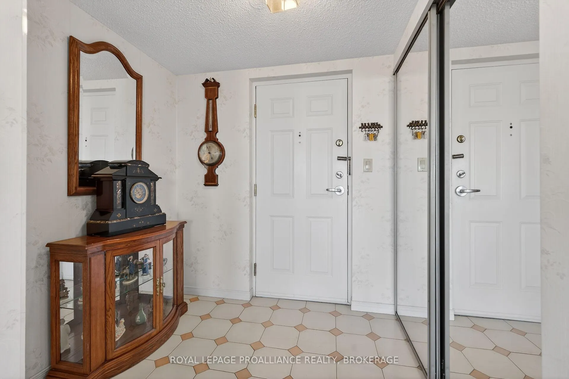 Photo 2 of Unit 606, 257 Bath Road, Kingston, West of Sir John A. Blvd — HOMEH