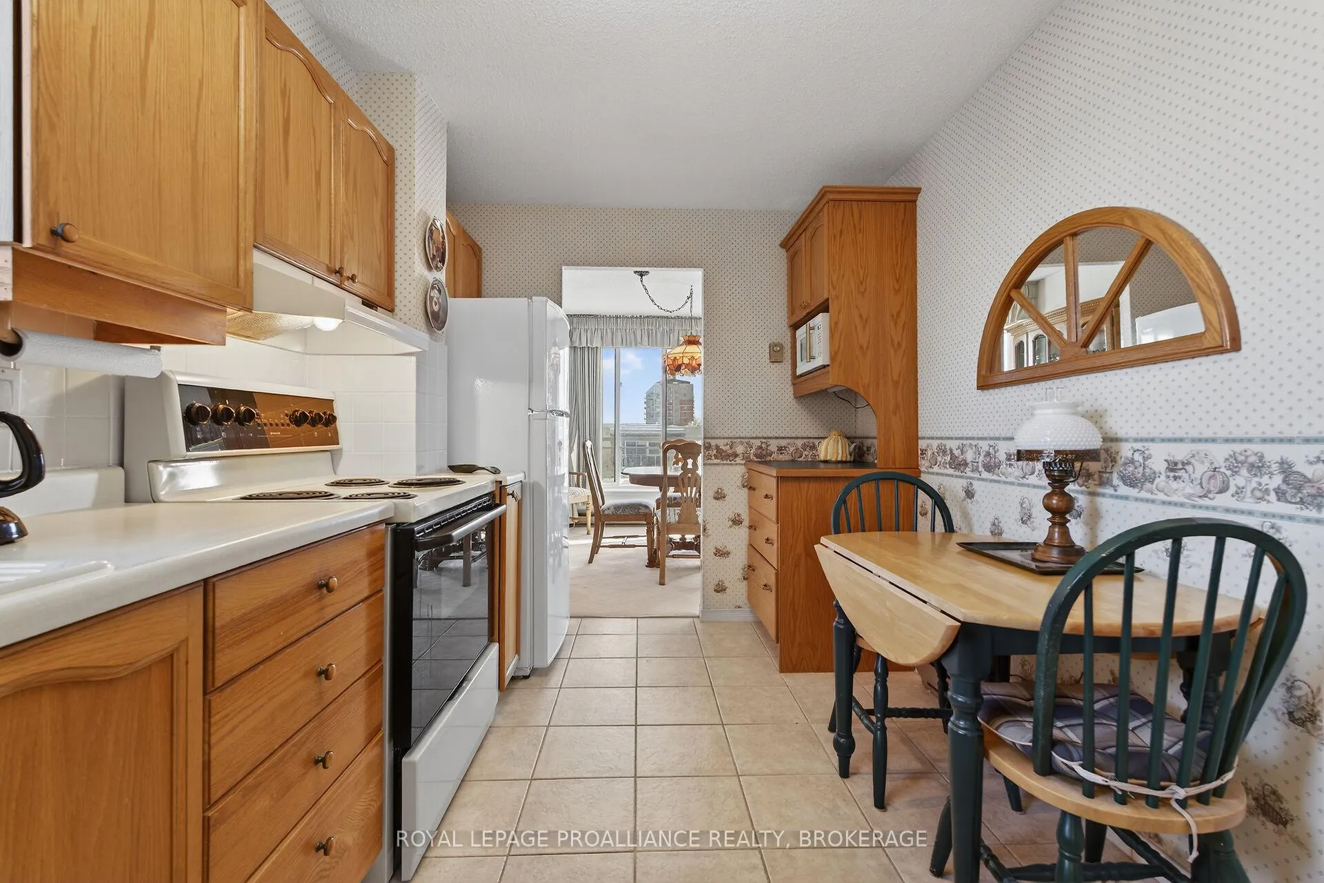 Photo 11 of Unit 606, 257 Bath Road, Kingston, West of Sir John A. Blvd — HOMEH