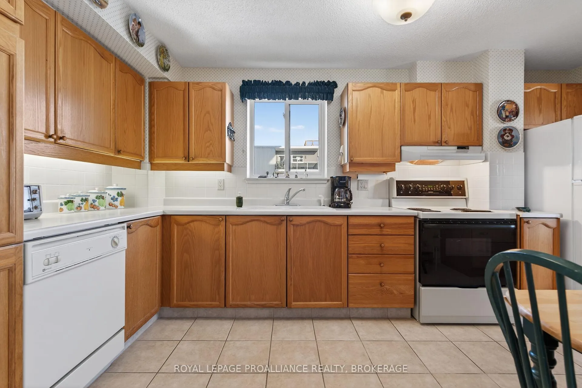 Photo 14 of Unit 606, 257 Bath Road, Kingston, West of Sir John A. Blvd — HOMEH