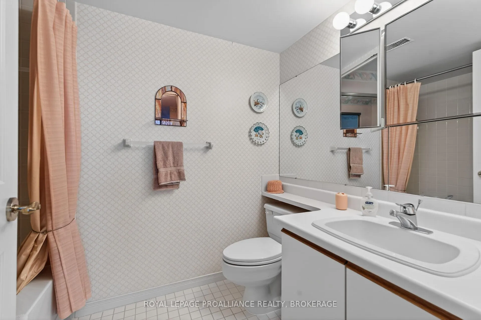 Photo 21 of Unit 606, 257 Bath Road, Kingston, West of Sir John A. Blvd — HOMEH