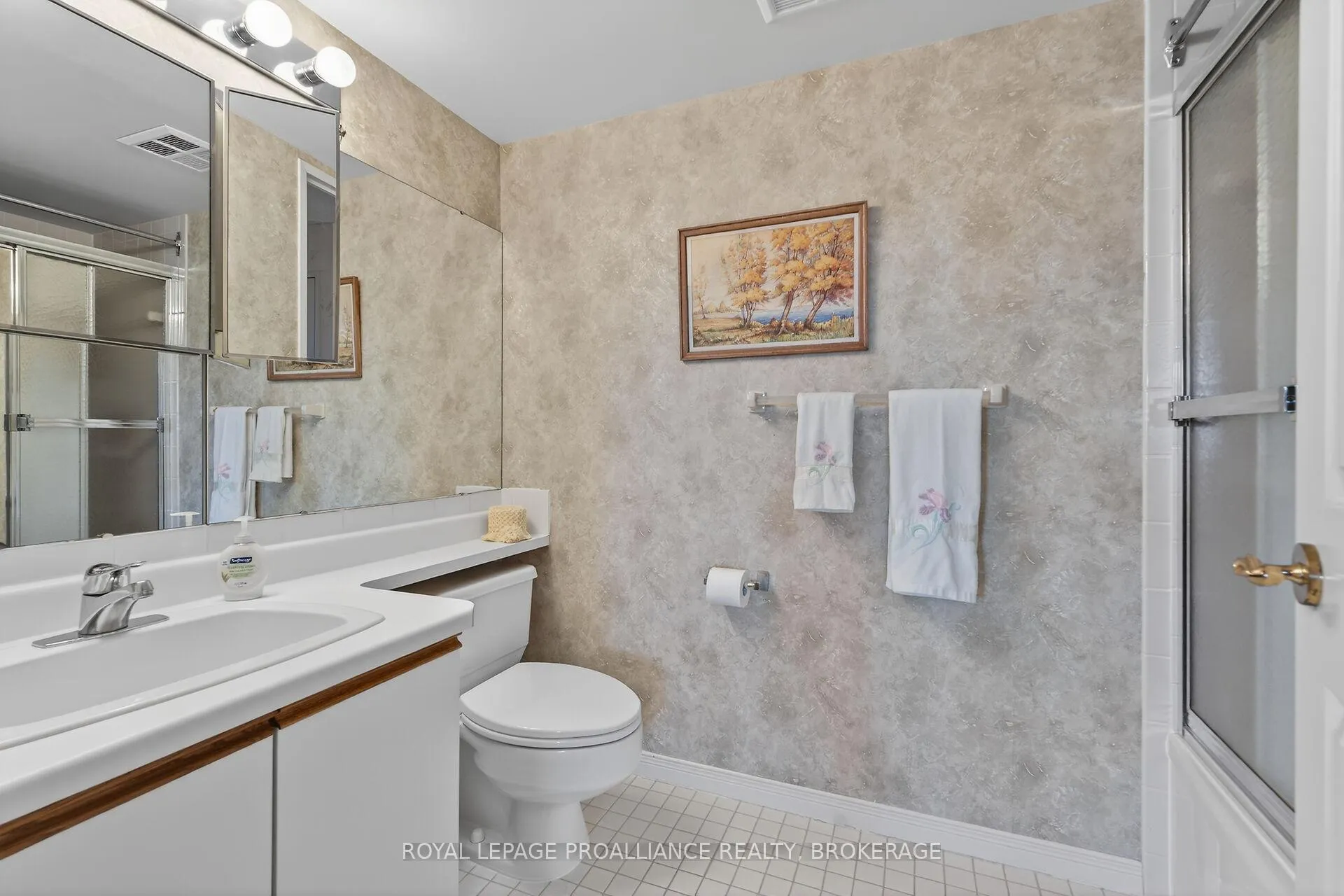 Photo 25 of Unit 606, 257 Bath Road, Kingston, West of Sir John A. Blvd — HOMEH