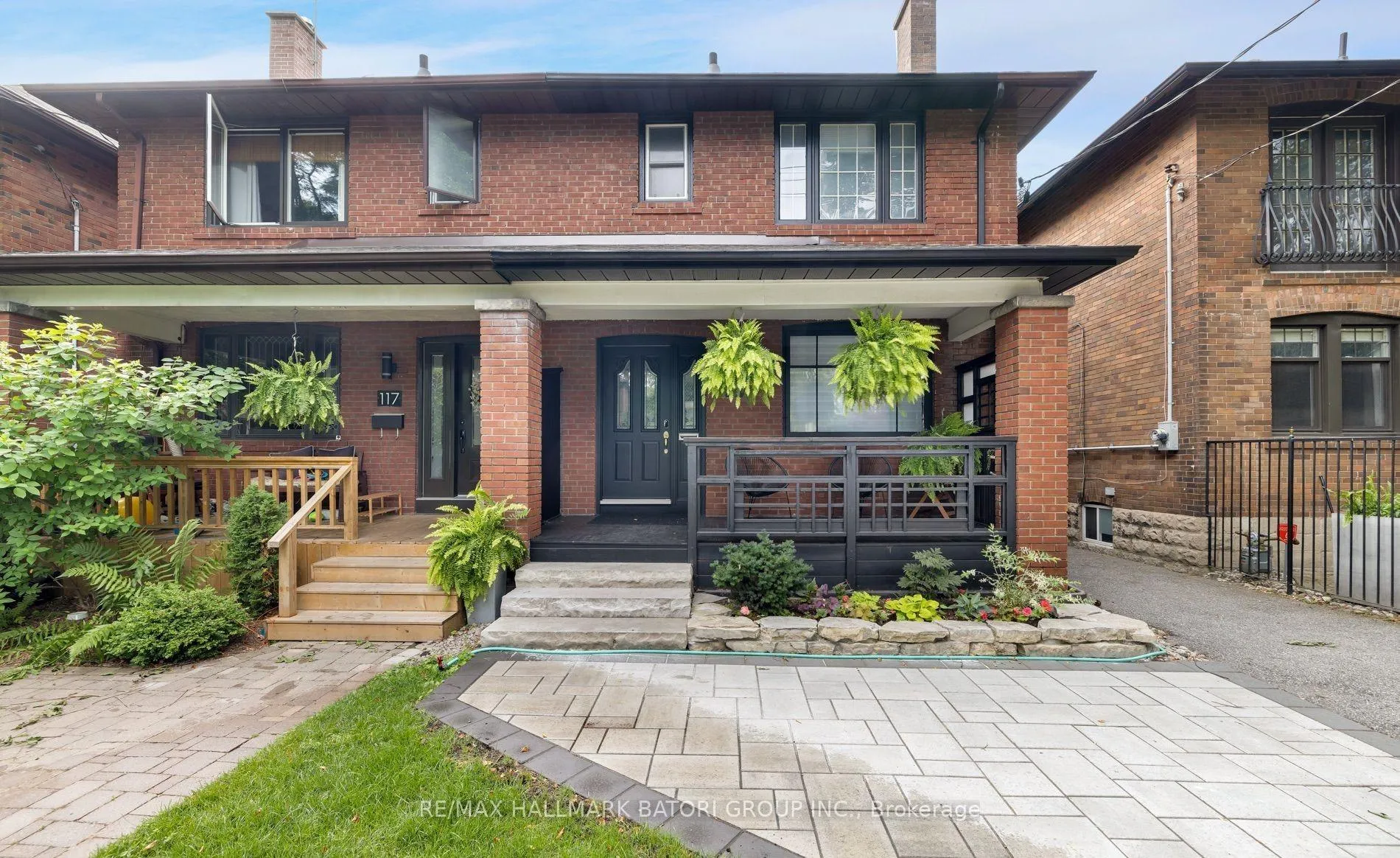 Front of 119 Bedford Park Avenue