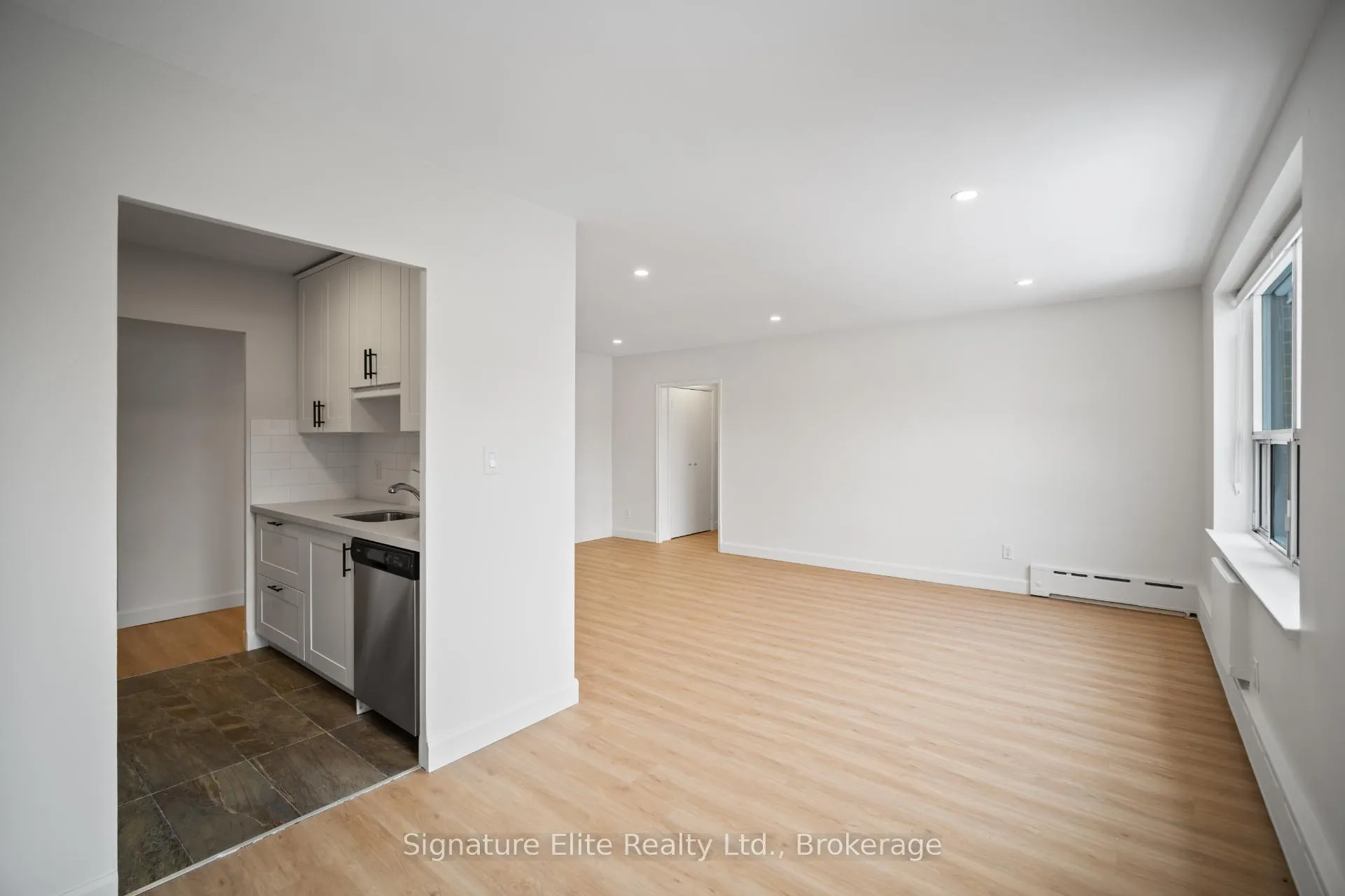 Photo 4 of Unit 308, 345 Lonsdale Road, Toronto, Forest Hill South — HOMEH