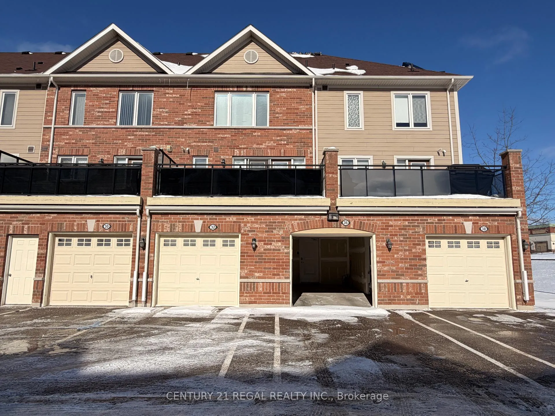 Photo 1 of Unit 8, 36 Walter Dove Court E, Aurora, Bayview Wellington — HOMEH