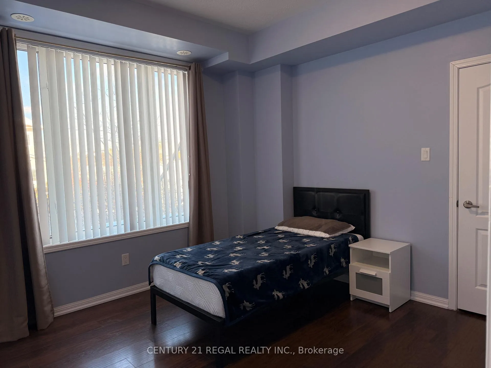 Photo 2 of Unit 8, 36 Walter Dove Court E, Aurora, Bayview Wellington — HOMEH
