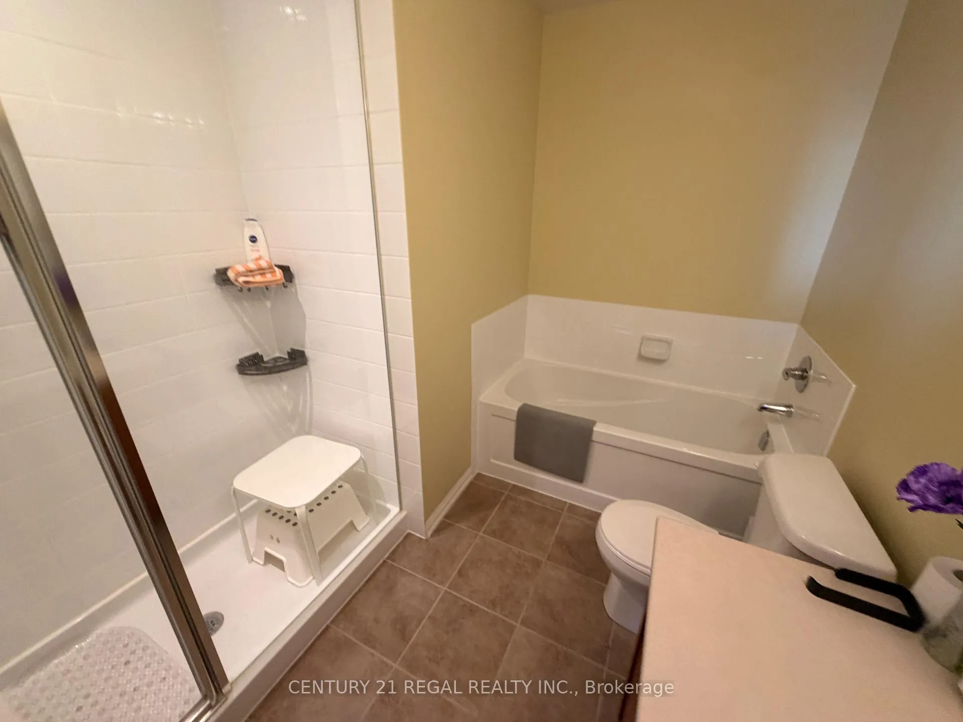 Photo 5 of Unit 8, 36 Walter Dove Court E, Aurora, Bayview Wellington — HOMEH