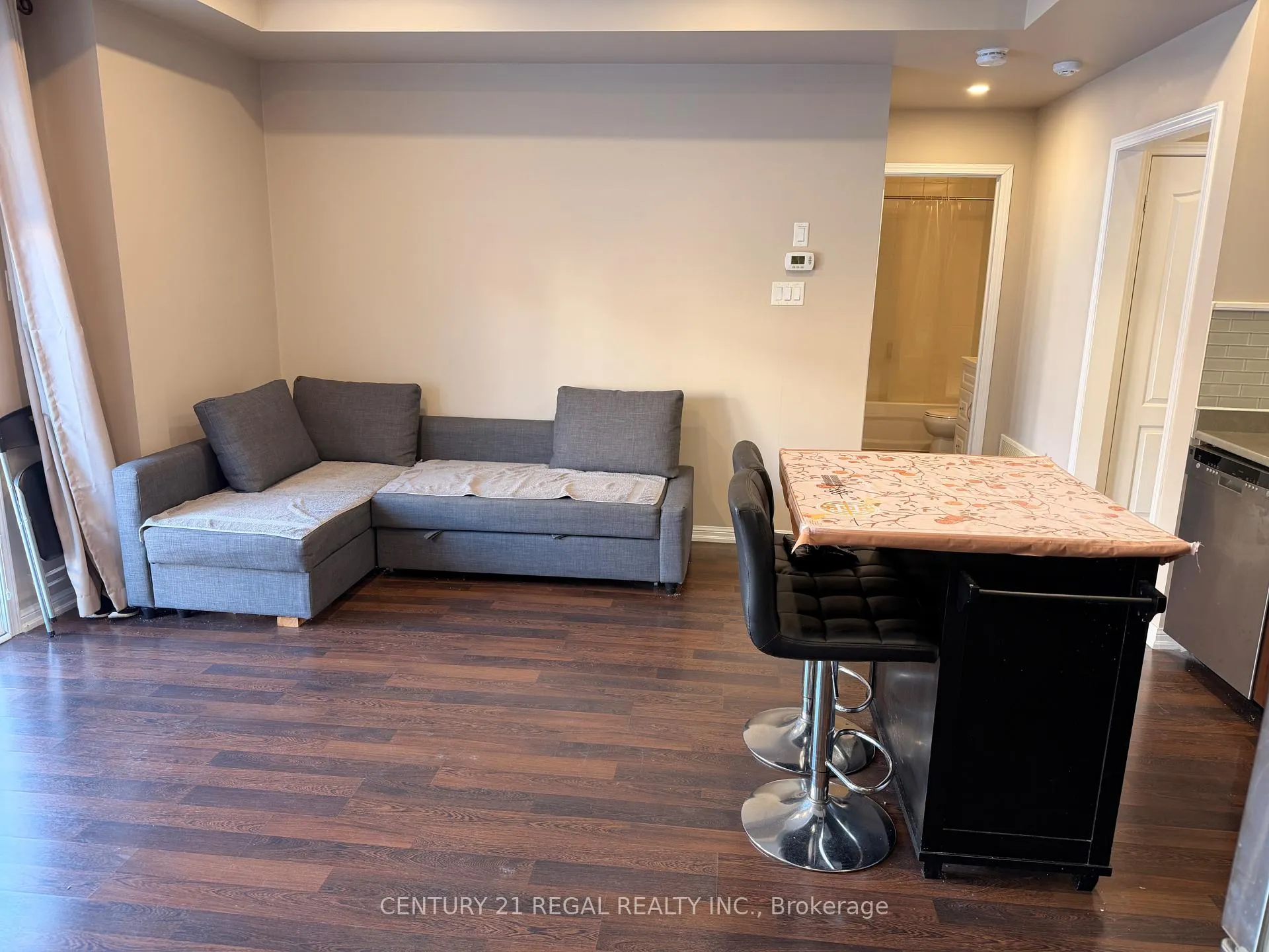 Photo 6 of Unit 8, 36 Walter Dove Court E, Aurora, Bayview Wellington — HOMEH