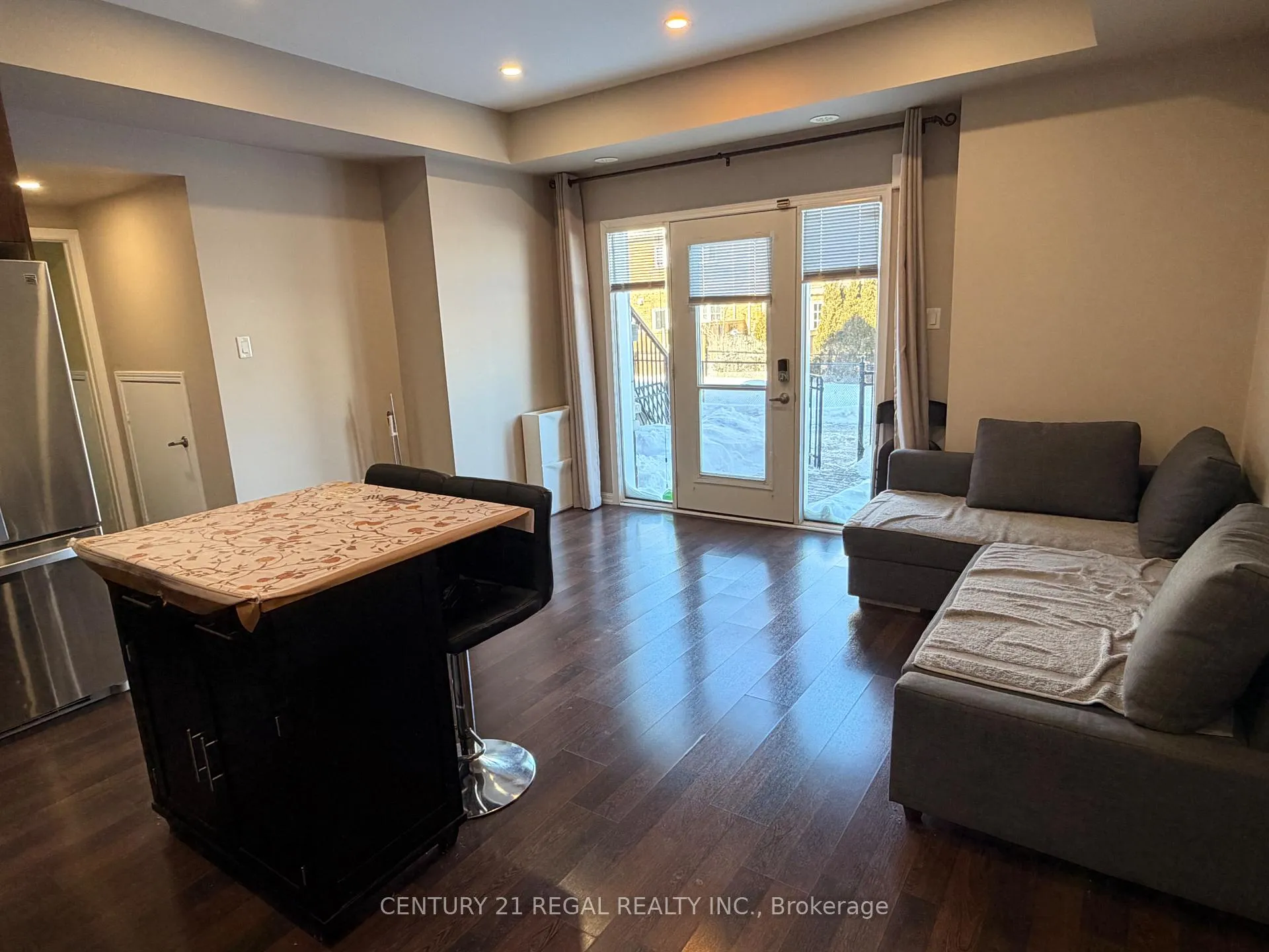 Photo 8 of Unit 8, 36 Walter Dove Court E, Aurora, Bayview Wellington — HOMEH