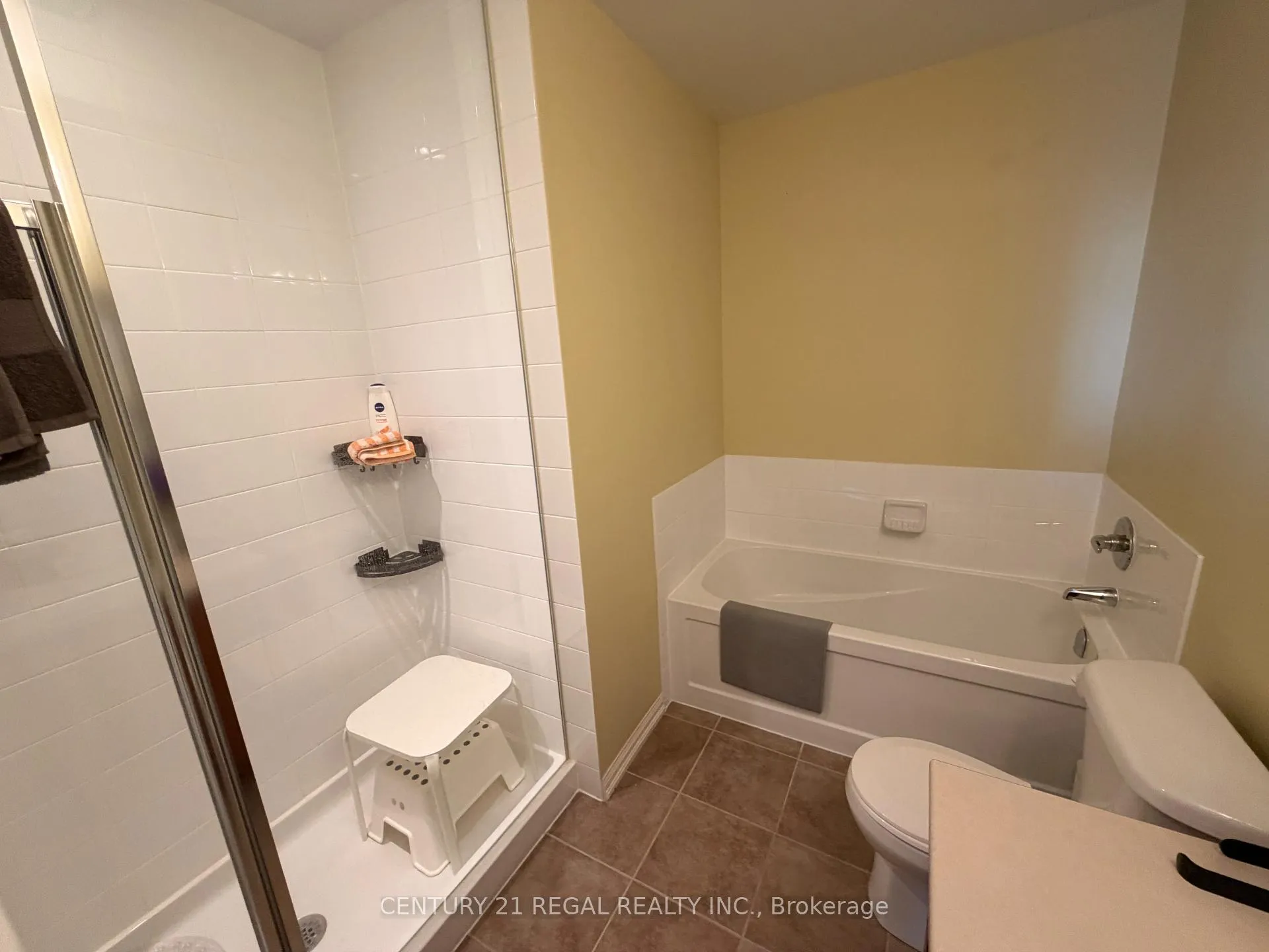 Photo 11 of Unit 8, 36 Walter Dove Court E, Aurora, Bayview Wellington — HOMEH