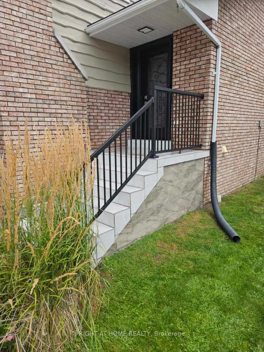 Photo 8 of 27 Shore Acres Boulevard, North Bay, Ferris — HOMEH