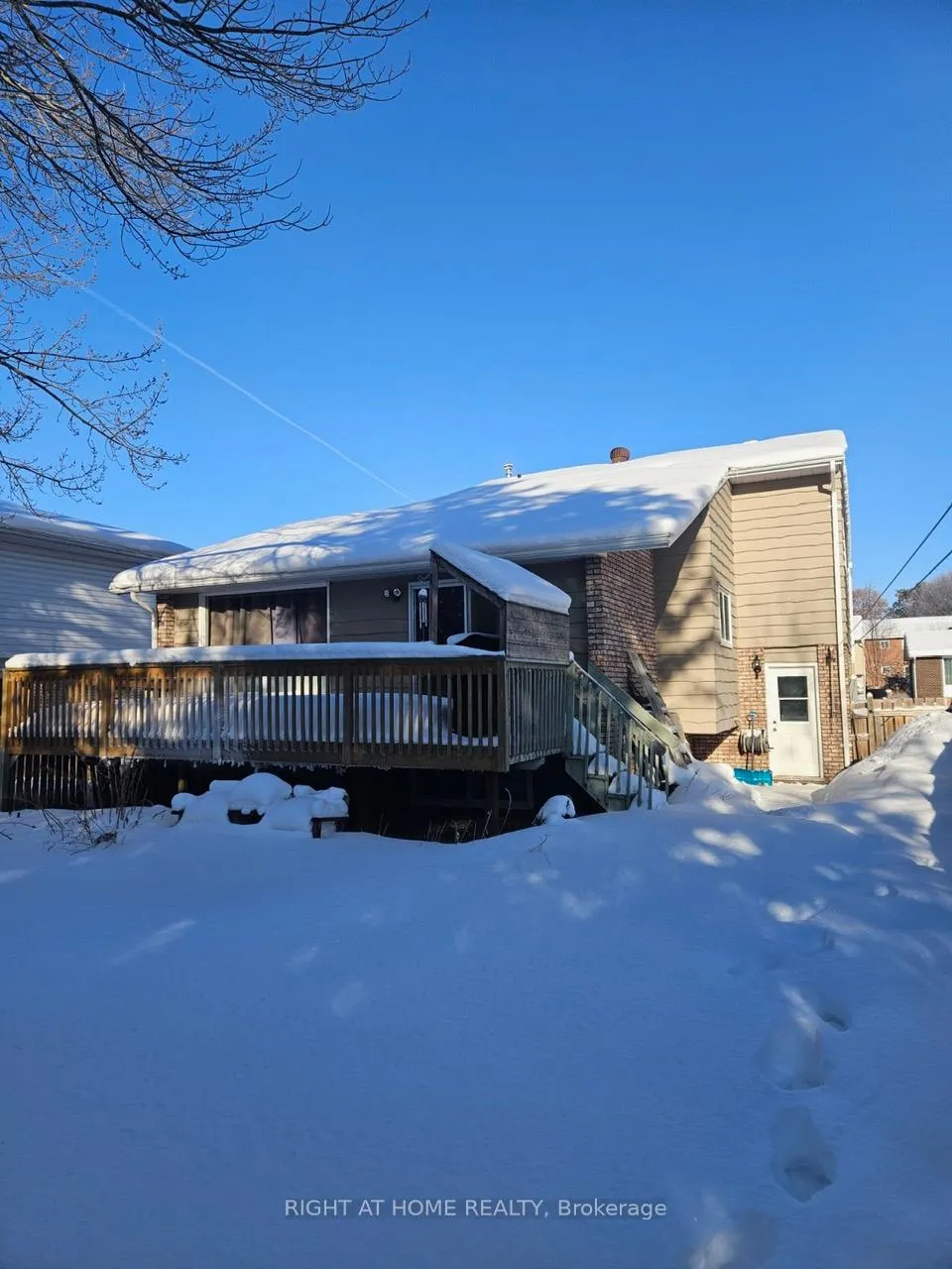 Photo 12 of 27 Shore Acres Boulevard, North Bay, Ferris — HOMEH