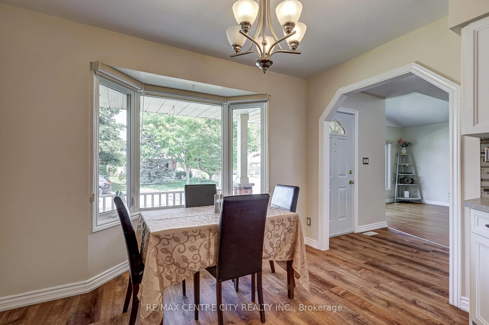 Photo 6 of 26 Sifton Drive, St. Thomas — HOMEH