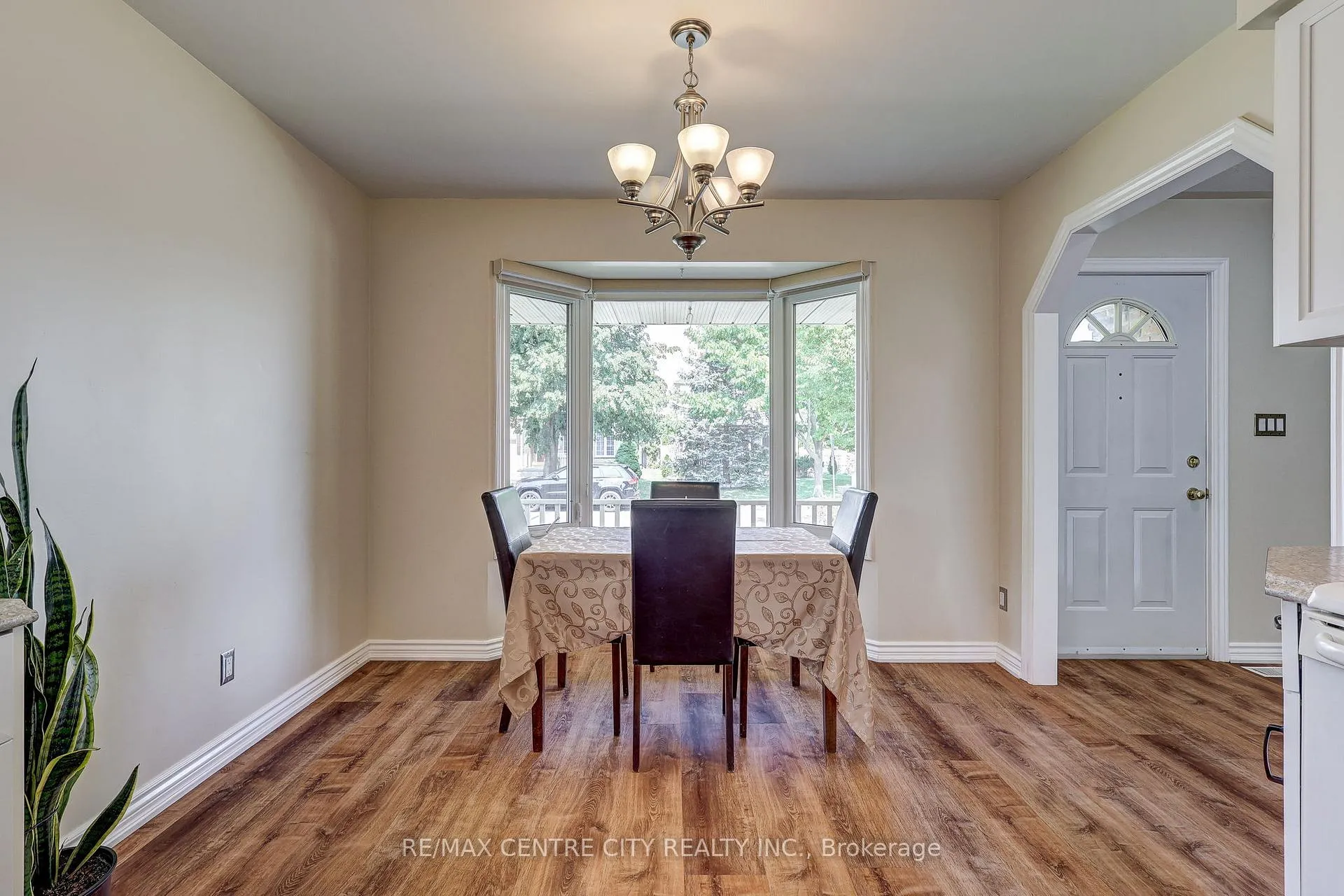 Photo 7 of 26 Sifton Drive, St. Thomas — HOMEH